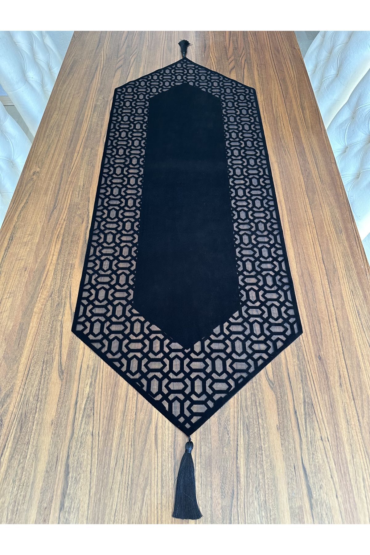 Trendy Model Black Color Velvet Fabric Under Tablecloth Runner with Black Tulle