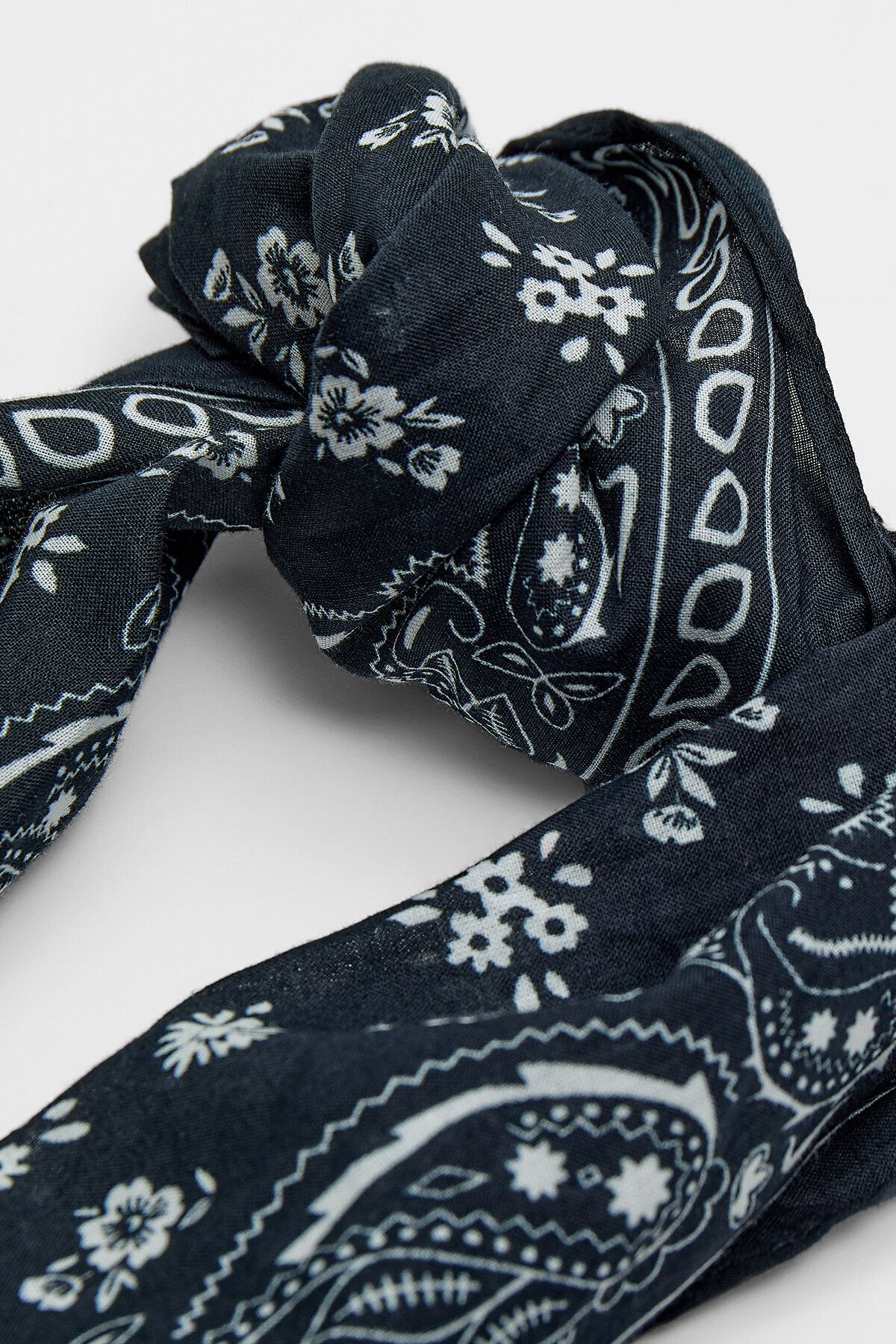 Stradivarius-Patterned Bandana 4