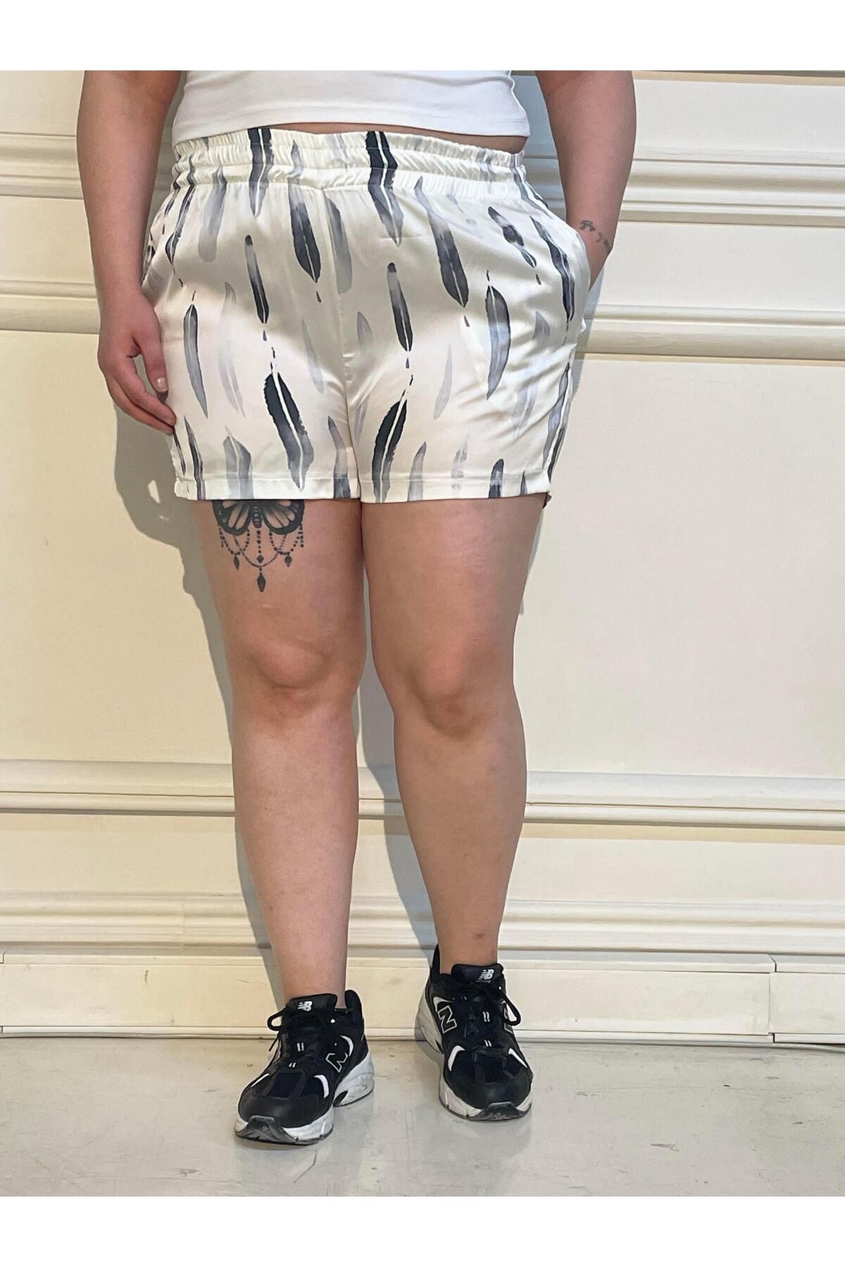 DISENTIS MODEST-Leaf Pattern Satin White Gray Shorts - Plus Size, Elastic Waist and Side Pockets 1