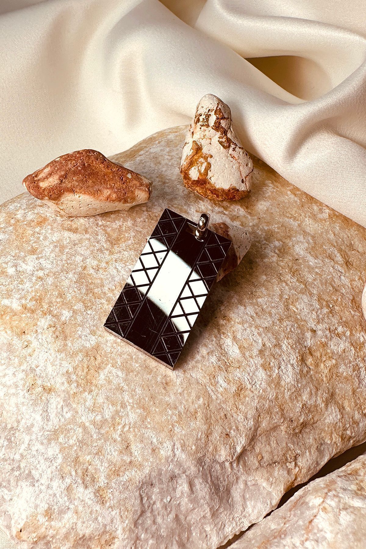 MOONİ ACCESSORİES Çelik Kolye Ucu Tabaka Tasarım Prizma Model Gümüş Silver Renk Erkek Paslanmaz