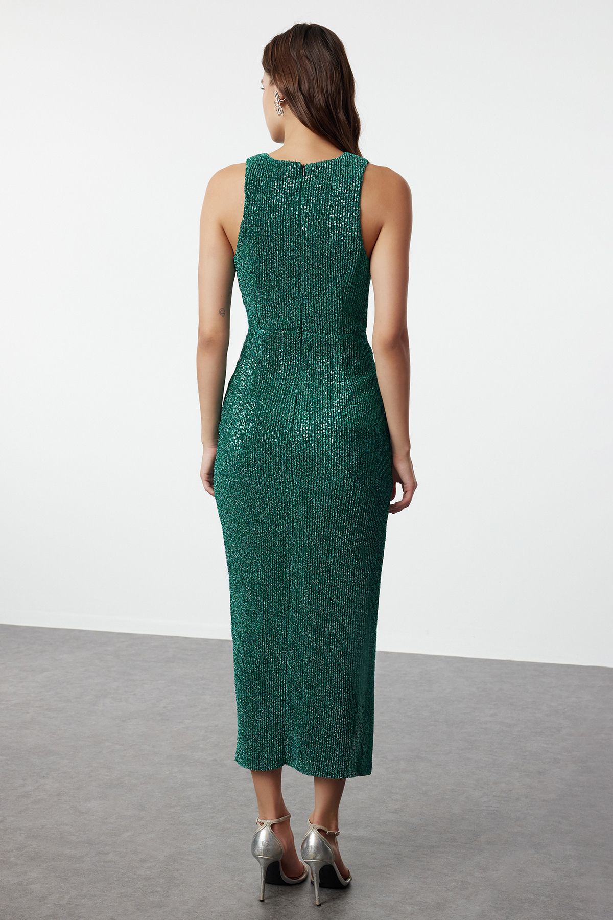 Trendyol Collection-Smaragdgrünes, figurbetontes, gestricktes, glitzerndes, paillettenbesetztes, schickes langes Abendkleid TPRSS24EL00030 5