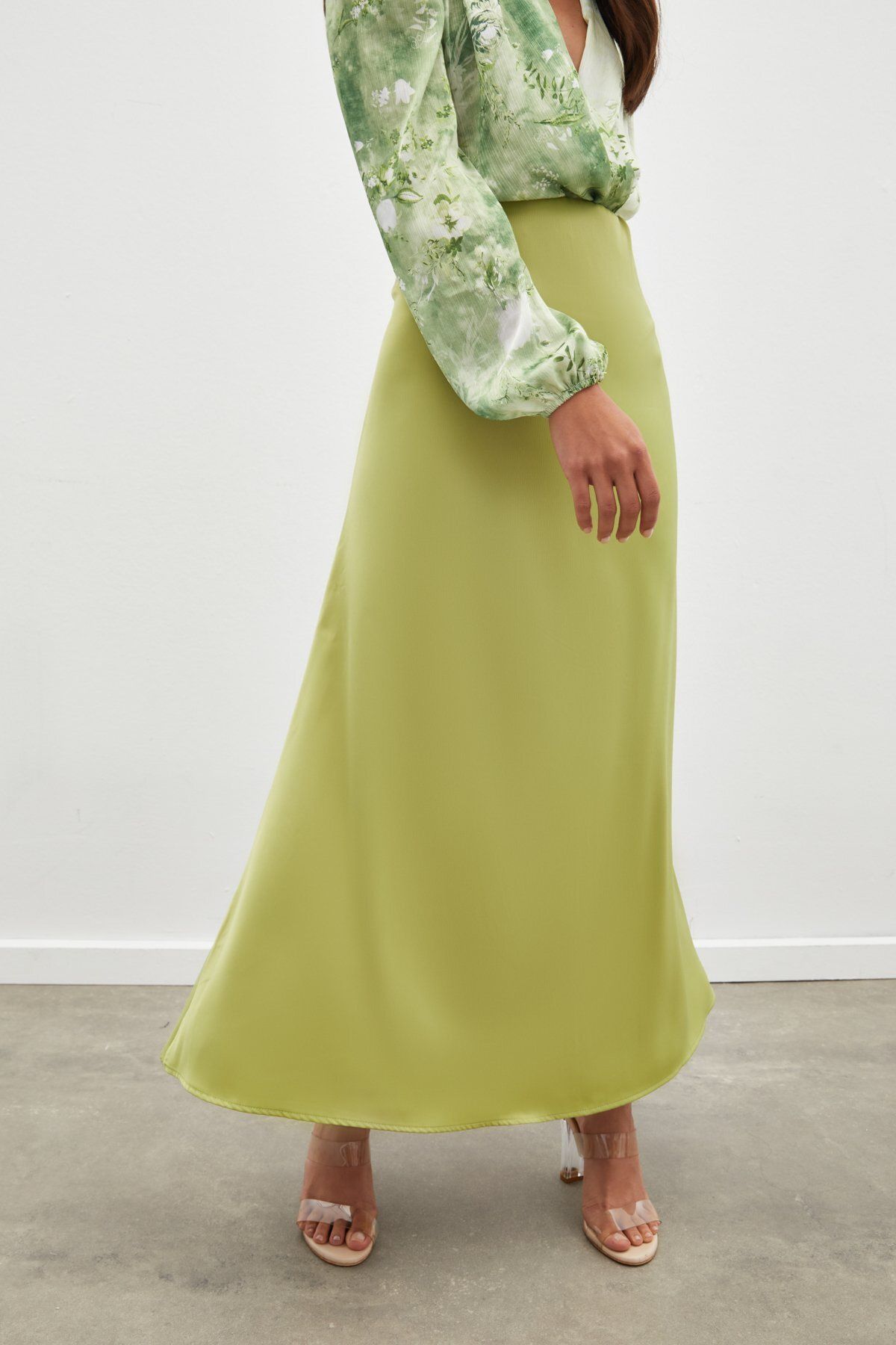 Sateen-Long Satin Skirt - Oil Green 6