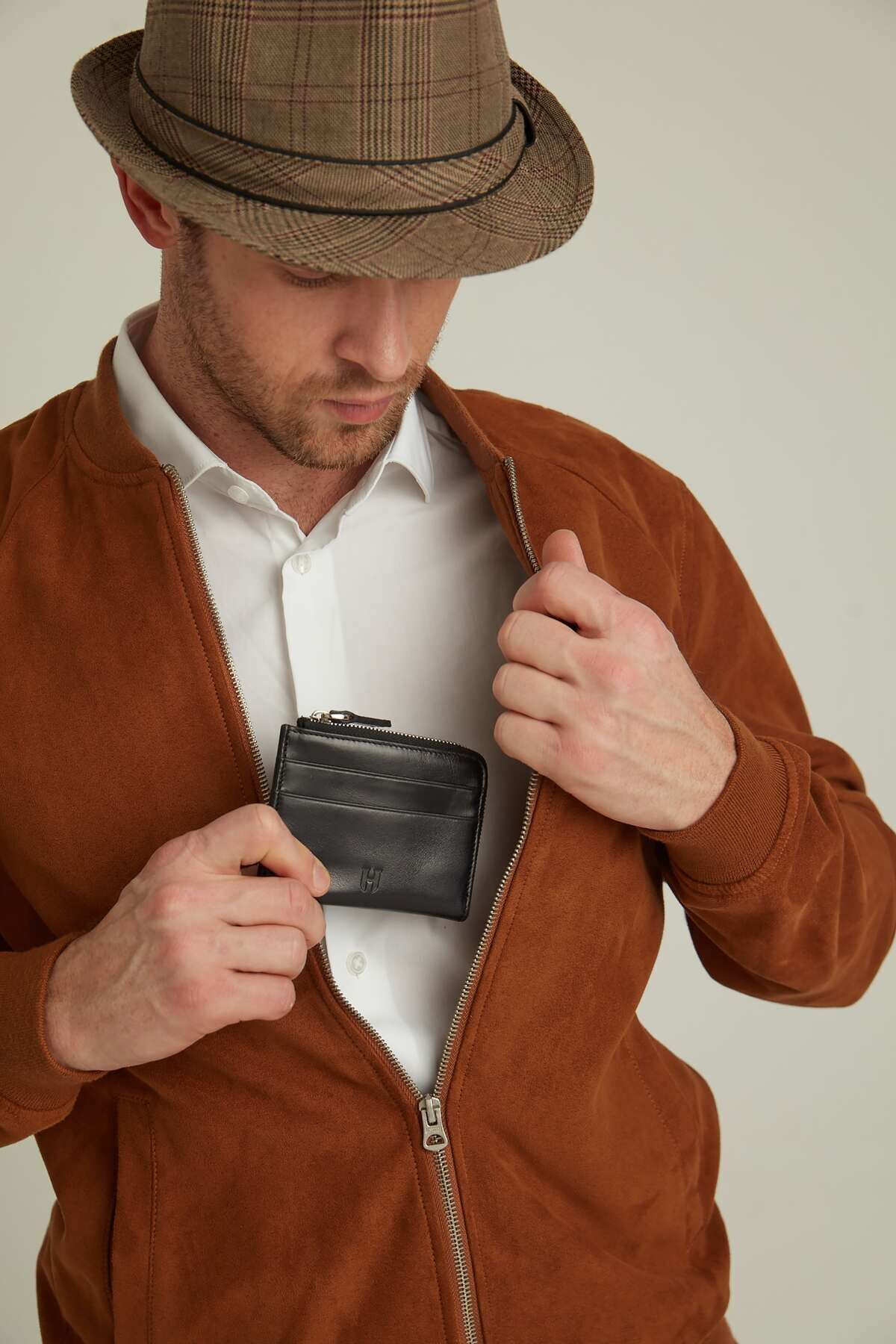 کیف پول مردانه طراحی جیب سیاه چرمی SEWARD ZIPPER بسته چند بخش RFID محافظت شده HELMBROOK