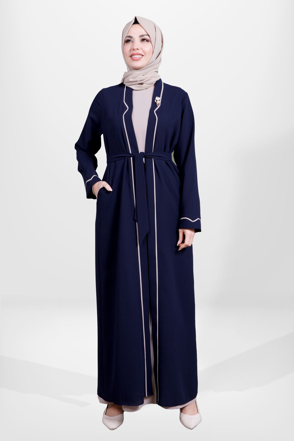 مانتو و عبای پوشیده زنانه BROOCH CONTETIVE COLY NAVY COLOR BINARY ABAYA 3983 Beyza