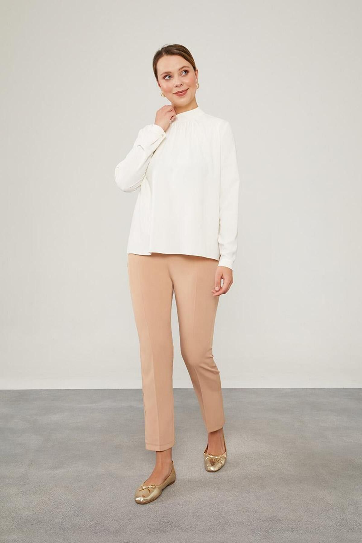 Levidor-Salmon Trousers with Elastic Waist and Pocket Detail 4