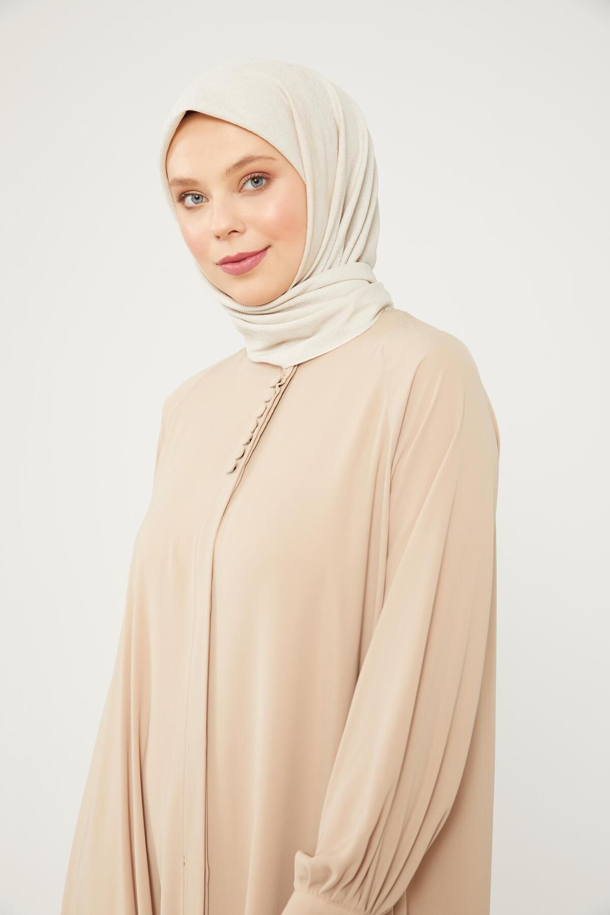 Levidor-Camel Button Closure Ferace 4