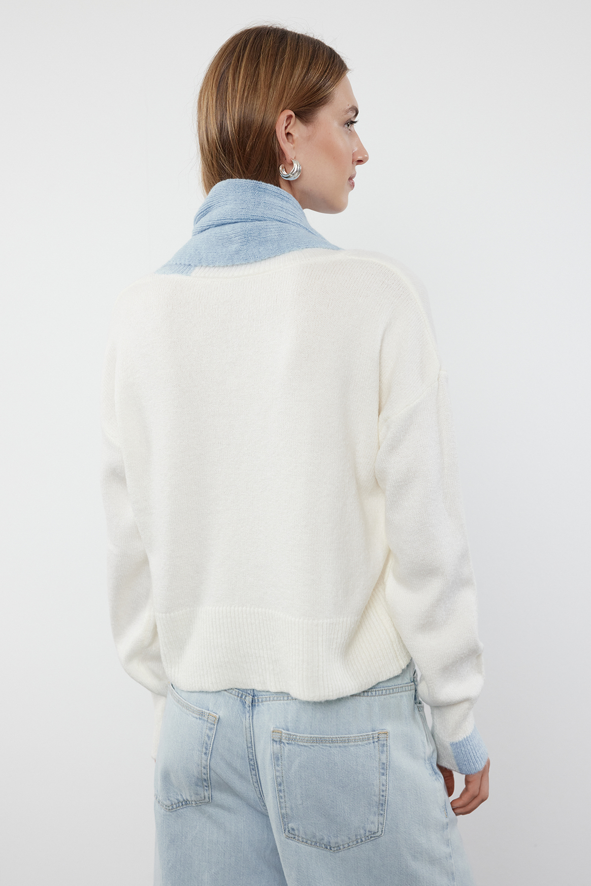 Trendyolmilla  Ekru Yumuşak Dokulu Atkılı Triko Kazak TWOAW25KZ00205 - Görsel 5