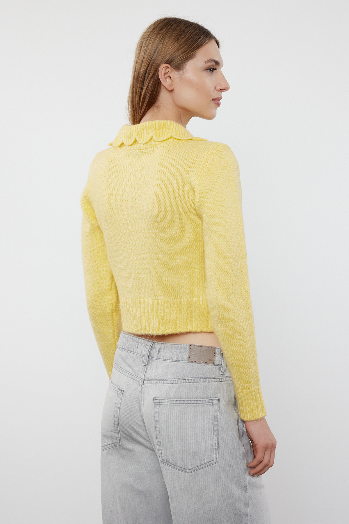 Trendyolmilla  Sarı Crop Yumuşak Dokulu Mücevher Düğmeli Triko Hırka TWOAW25HI00098 - Görsel 5