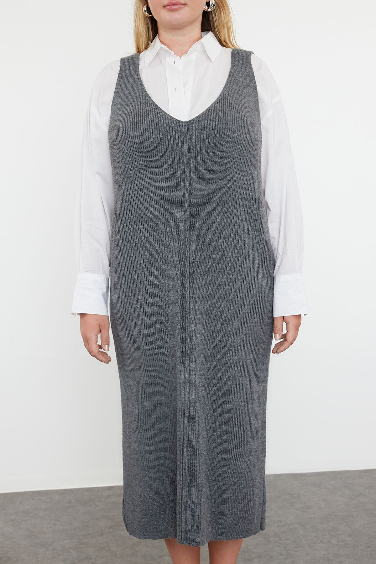 Trendyol Curve-Midi délka antracitové pletené šaty - Tbbaw25Ah00008 3