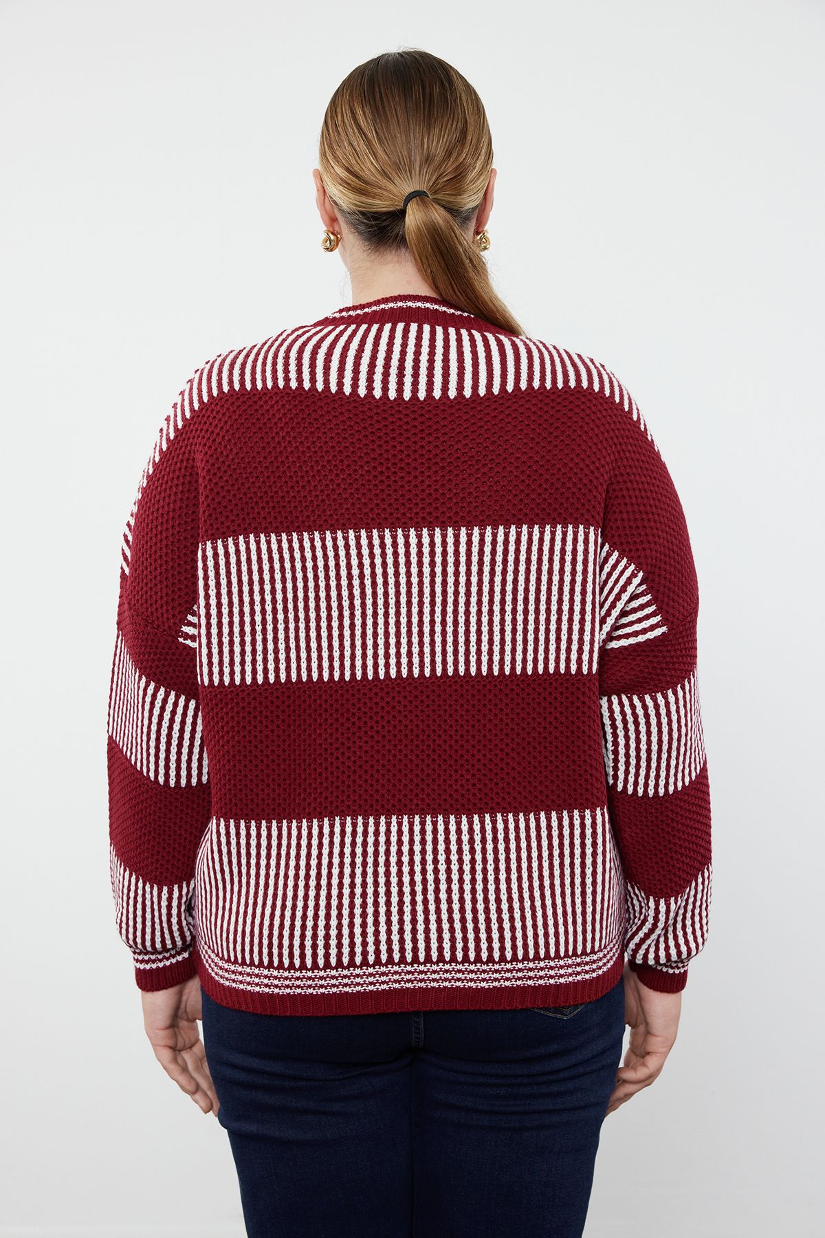 Trendyol Curve-Sweter w paski w kolorze czerwono-ecru z okrągłym dekoltem - TBBAW23AN00192 5