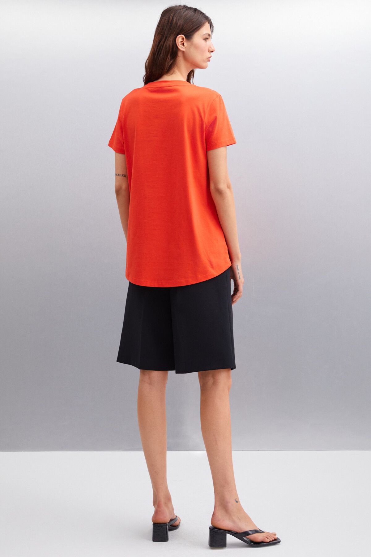 GRIMELANGE-Samantha Damen – 100 % Bio-Baumwolle, bequeme Passform, rotes Strick-T-Shirt mit langem Rücken 5