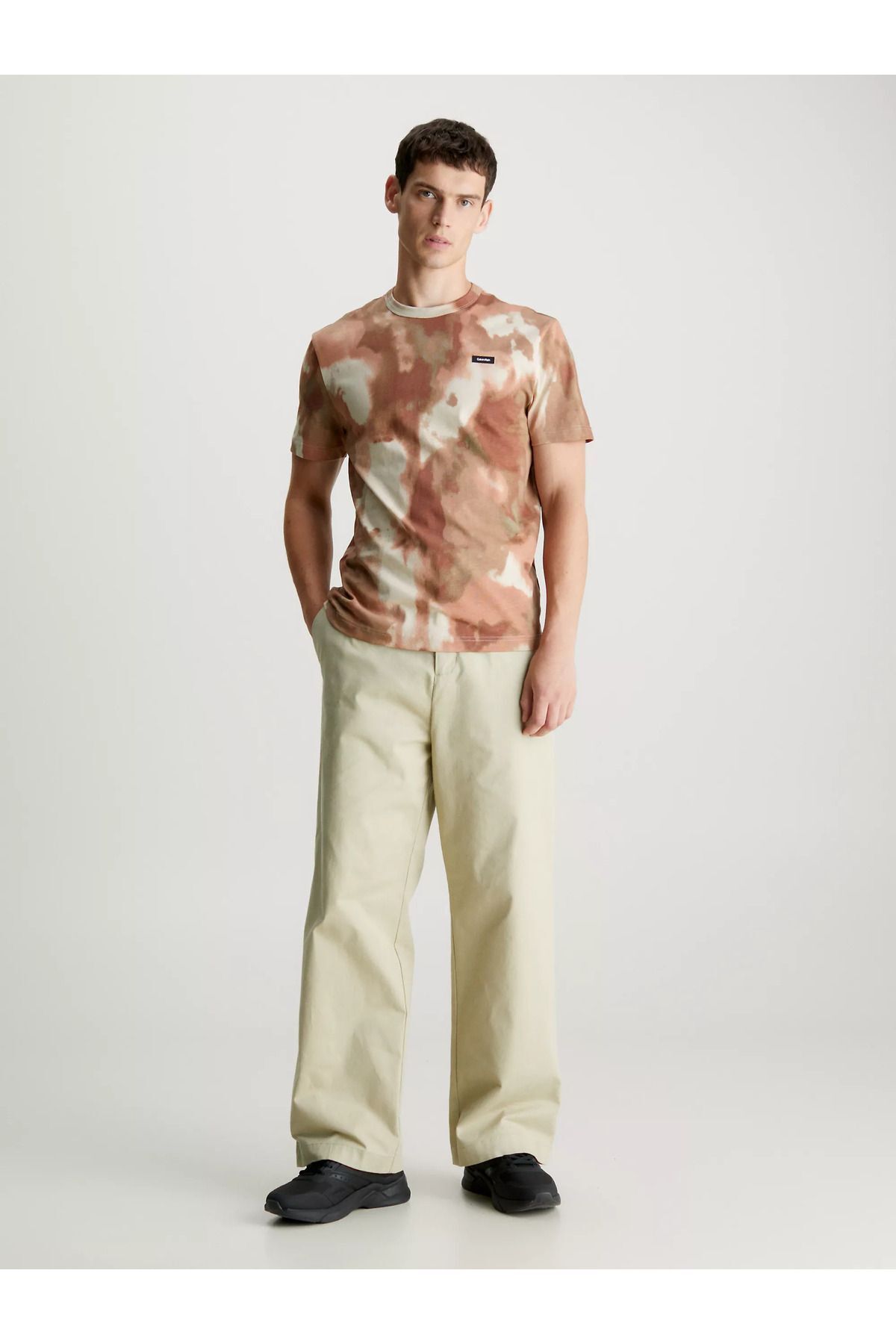 تی شرت نود مردانه قالب معمولی با نام تجاری آقایان روزانه Beige K10K12759 0F6 Calvin Klein