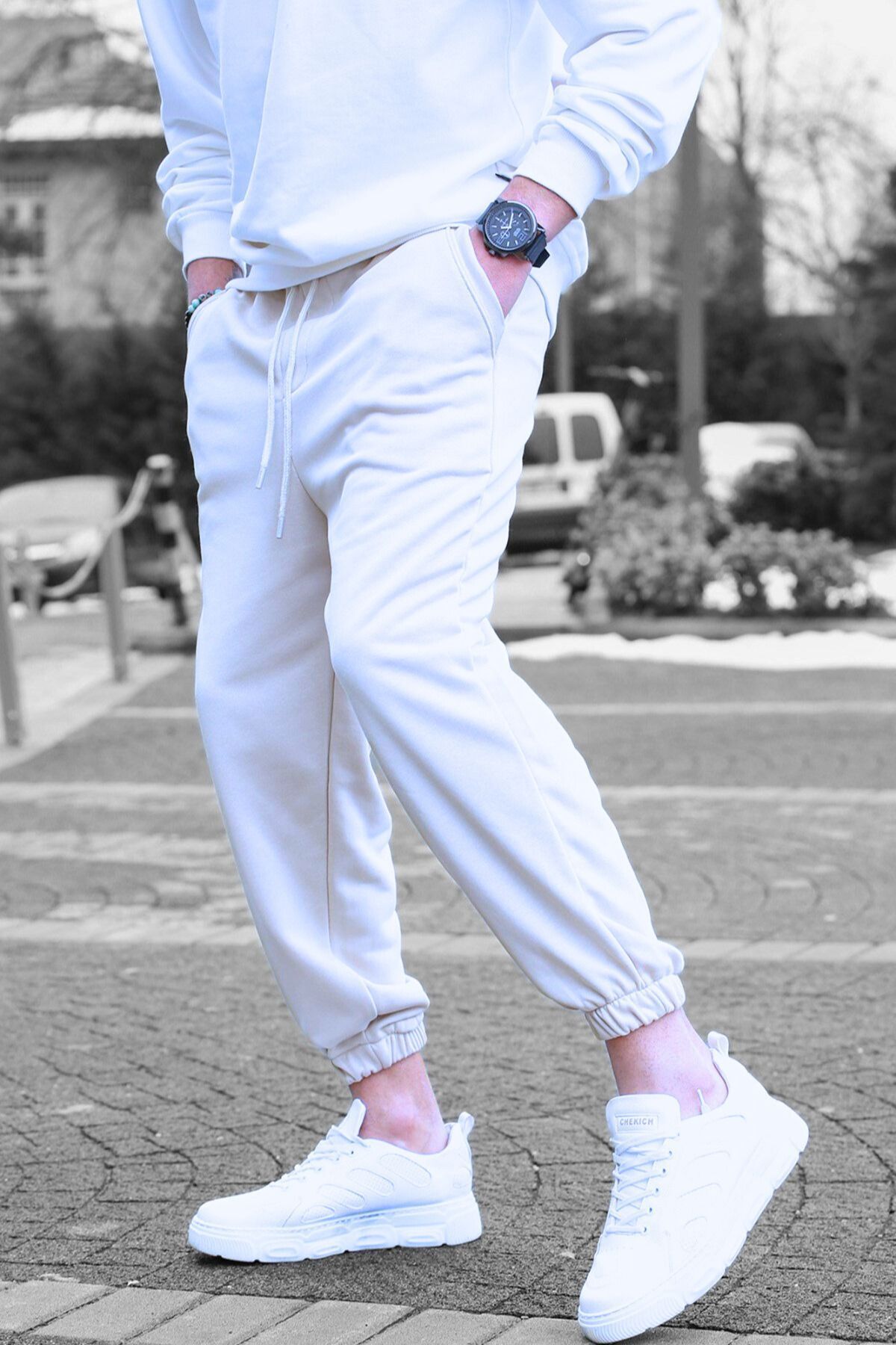 What to wear with white joggers guys outlet