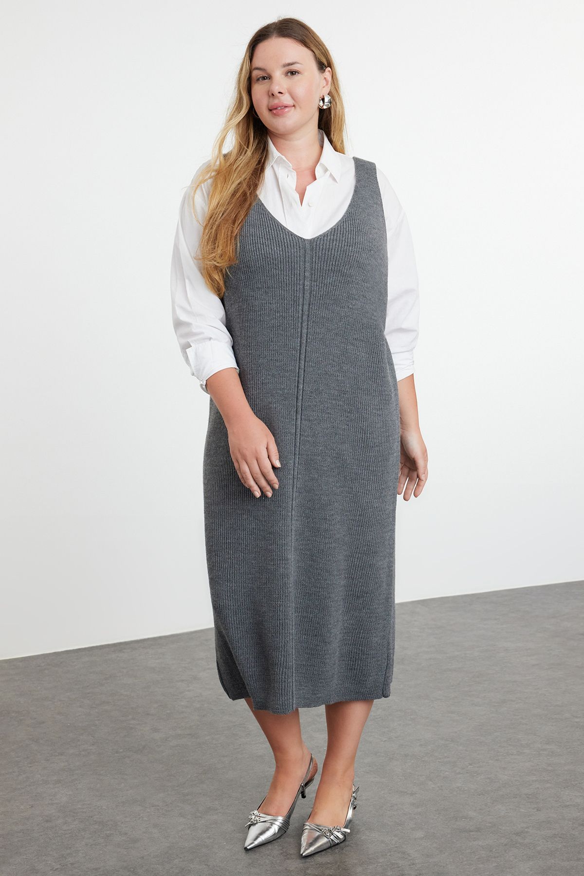 Trendyol Curve-Midi délka antracitové pletené šaty - Tbbaw25Ah00008 2