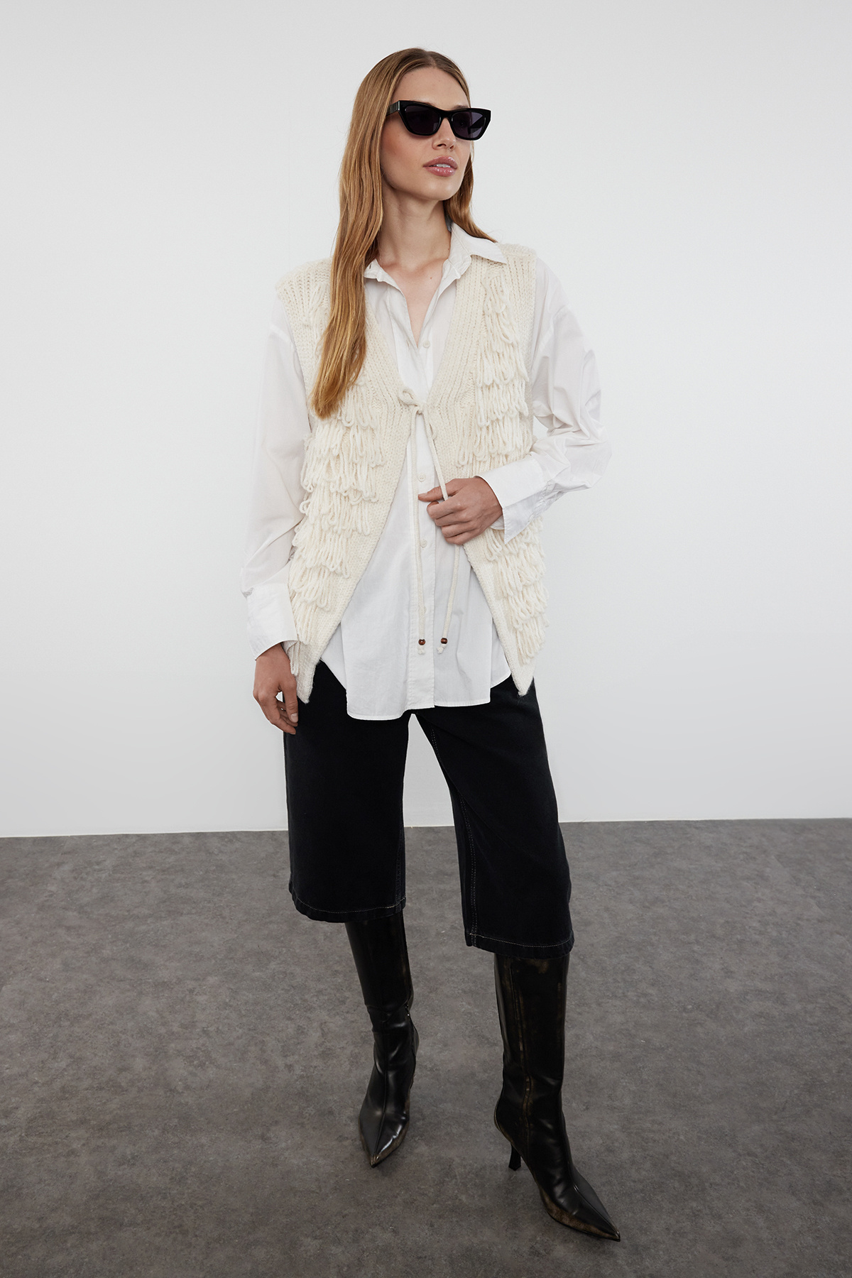 Trendyol Collection-Ecru Tassel Detailed Regular Vest - TWOAW25YE00009 2