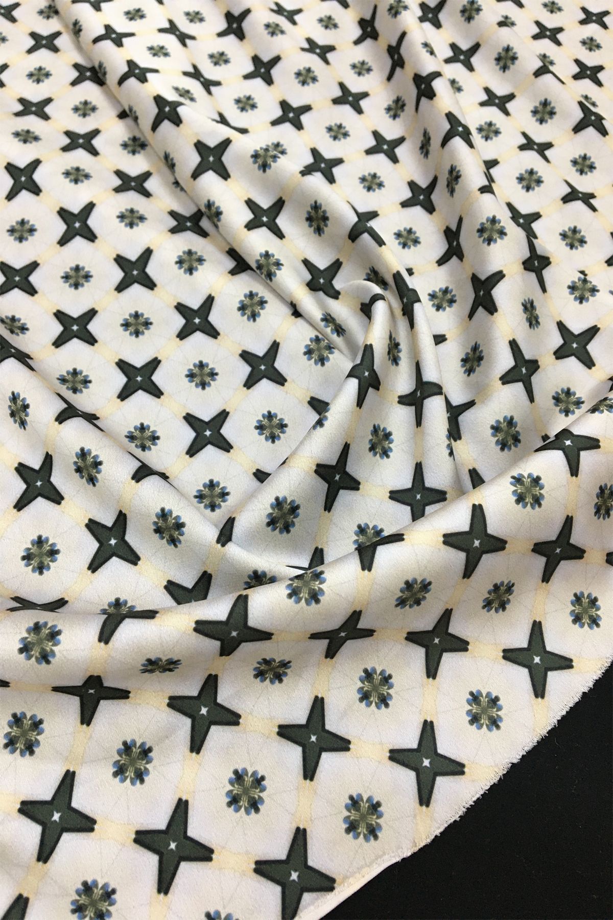 Yiğit Kumaş-Soft Satin Patterned Thin Draped Fabric 1