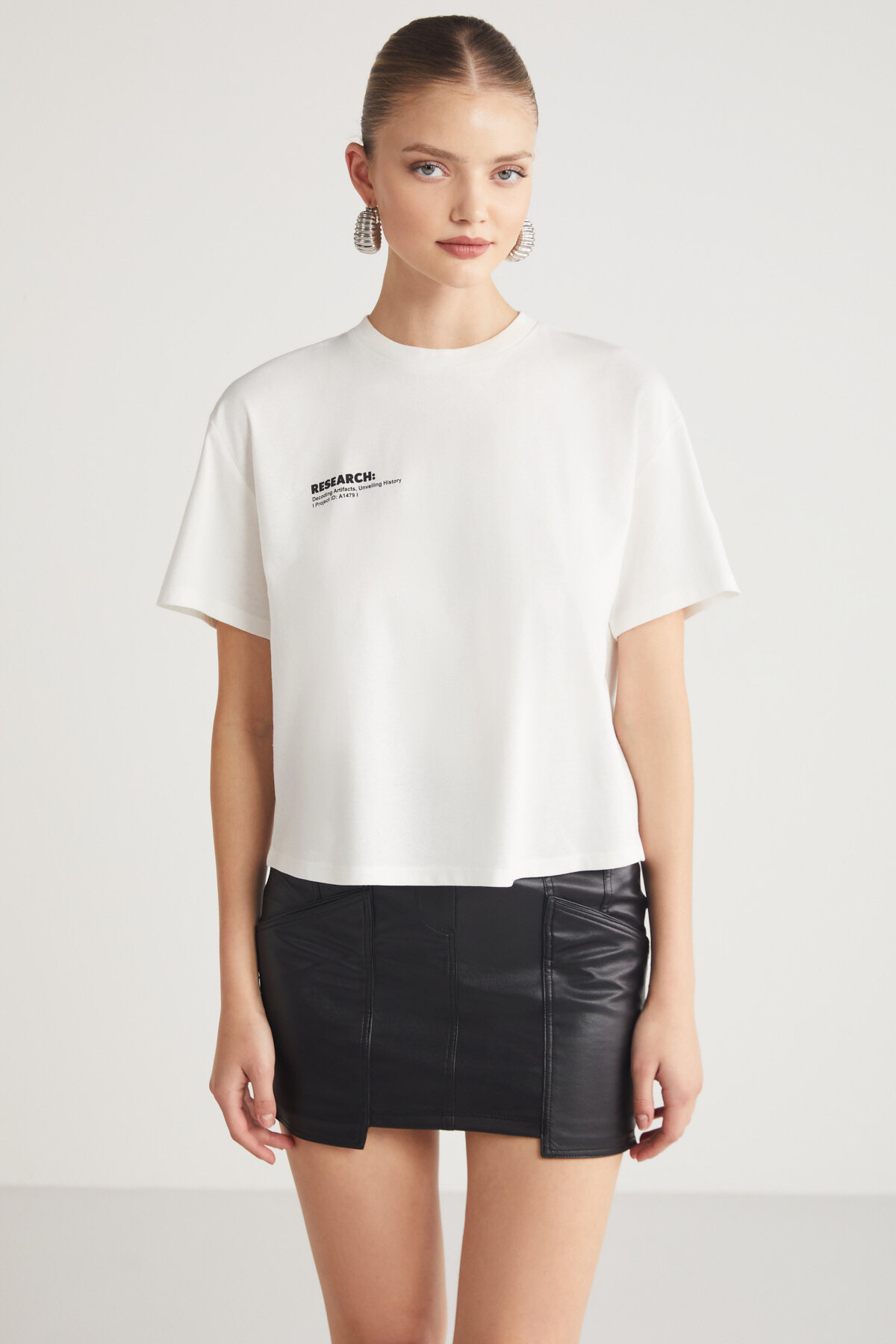 GRIMELANGE  Fına Kadın Sırt Baskı Detaylı Regular Fit Bisiklet Yakalı %100 Organik Pamuklu Ekru T-shirt - Görsel 4