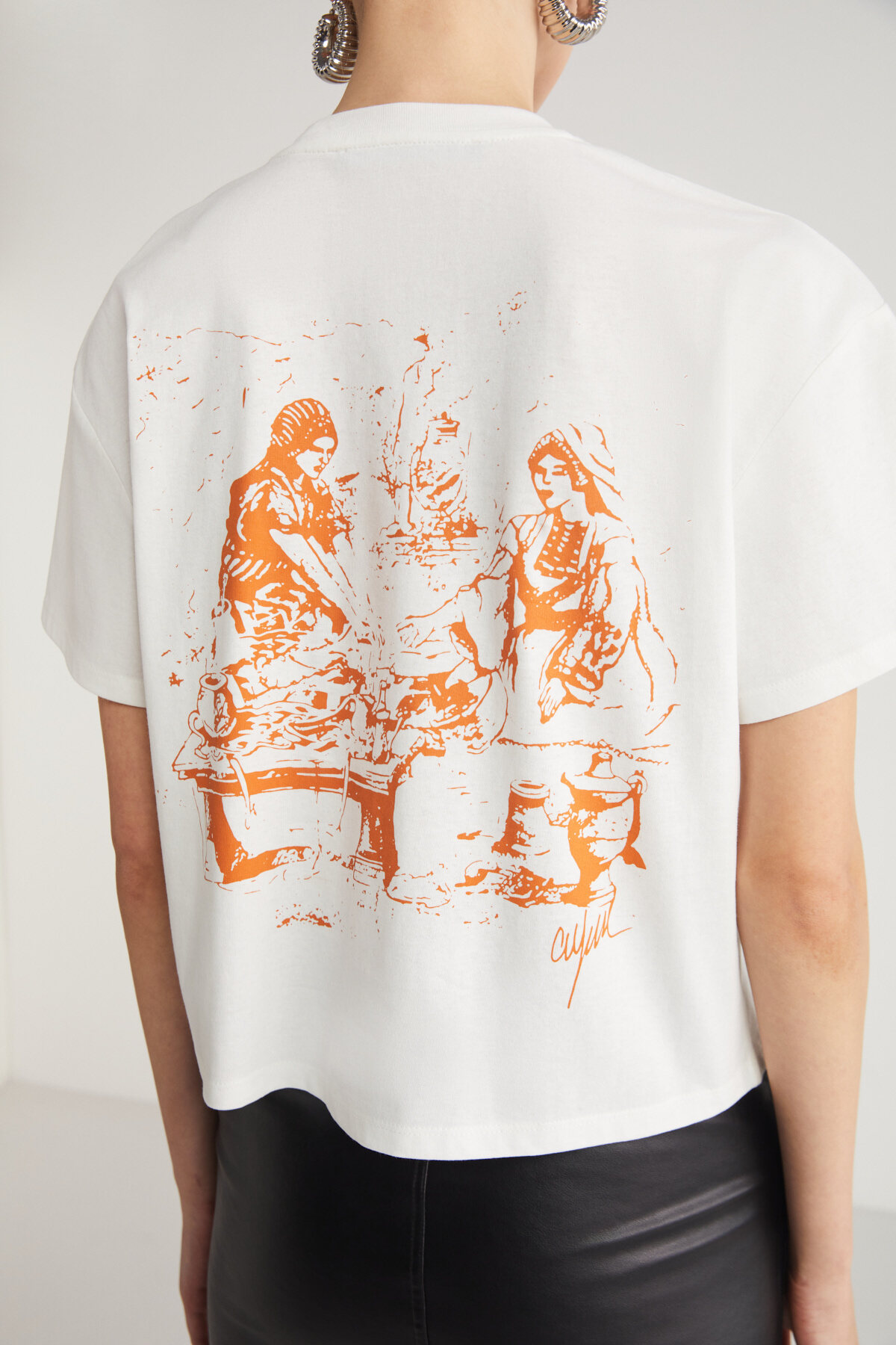 GRIMELANGE  Fına Kadın Sırt Baskı Detaylı Regular Fit Bisiklet Yakalı %100 Organik Pamuklu Ekru T-shirt - Görsel 5