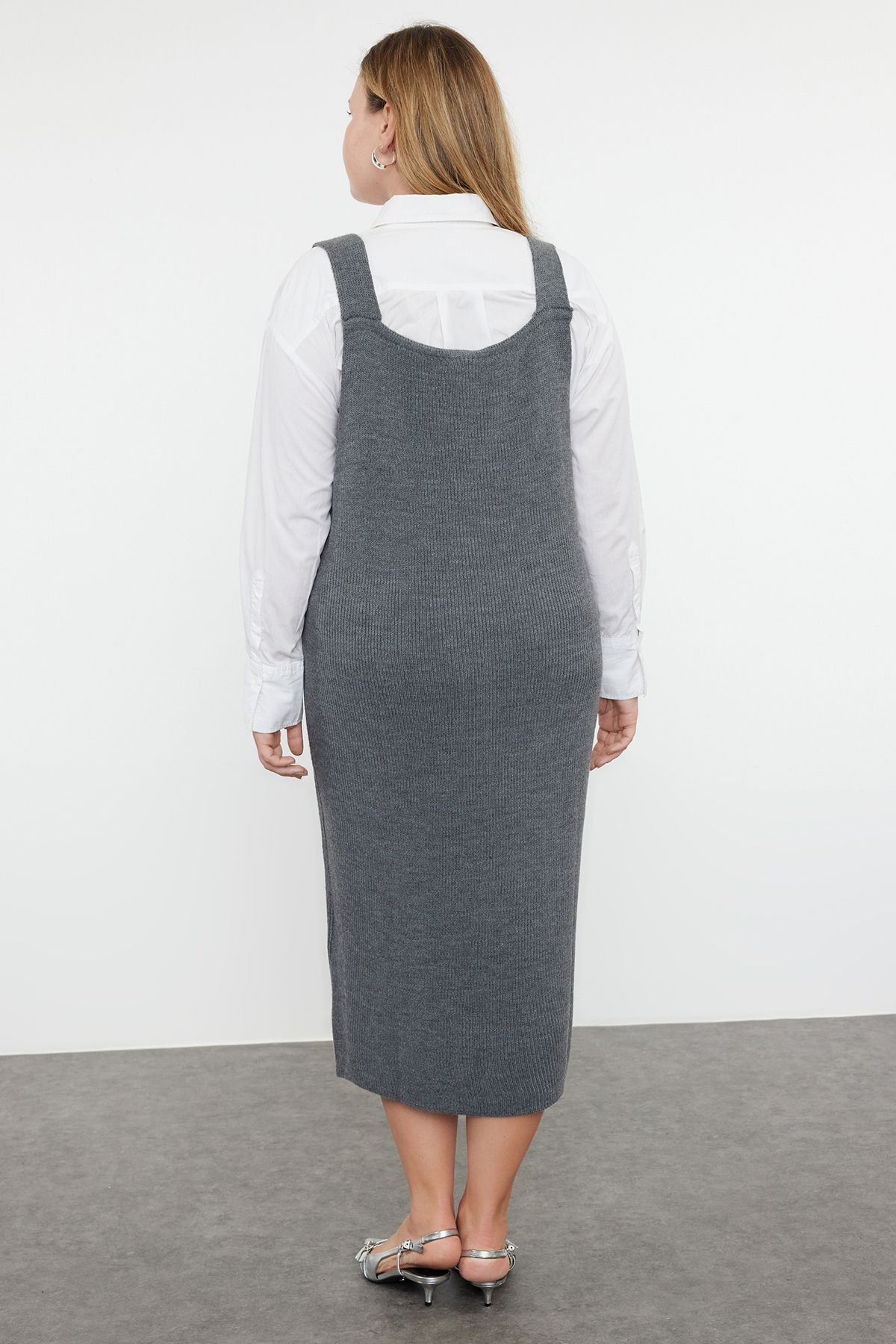Trendyol Curve-Midi délka antracitové pletené šaty - Tbbaw25Ah00008 5