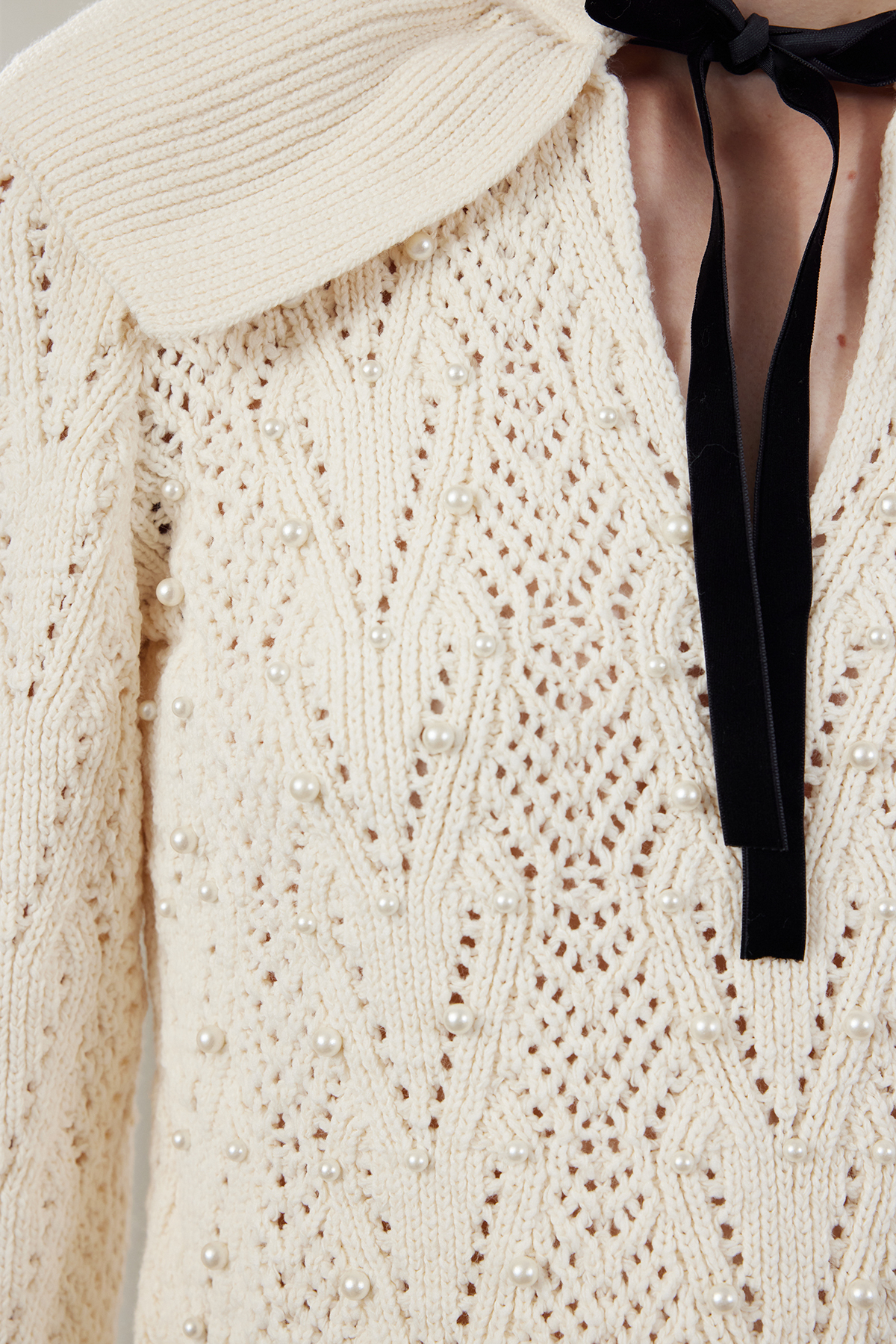 Trendyolmilla  Taş Yumuşak Dokulu Kurdele/Fiyonk Ve İnci Detaylı Polo Yaka Triko Kazak TWOAW25KZ00158 - Görsel 4