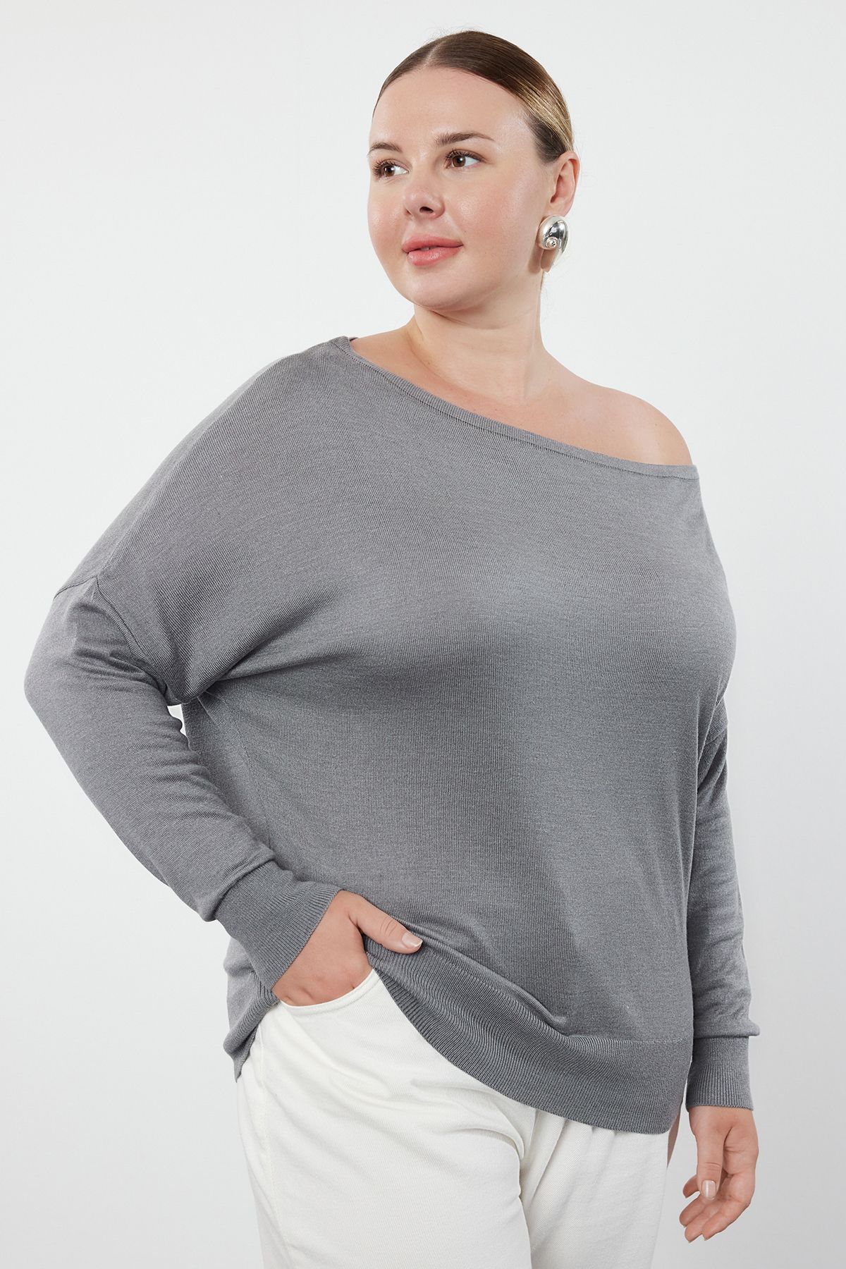 Trendyol Curve Sweter Z Dzianiny W Kolorze Szarym Z Dekoltem W Łódkę - Tbbaw24an00041 Kobieta - XL