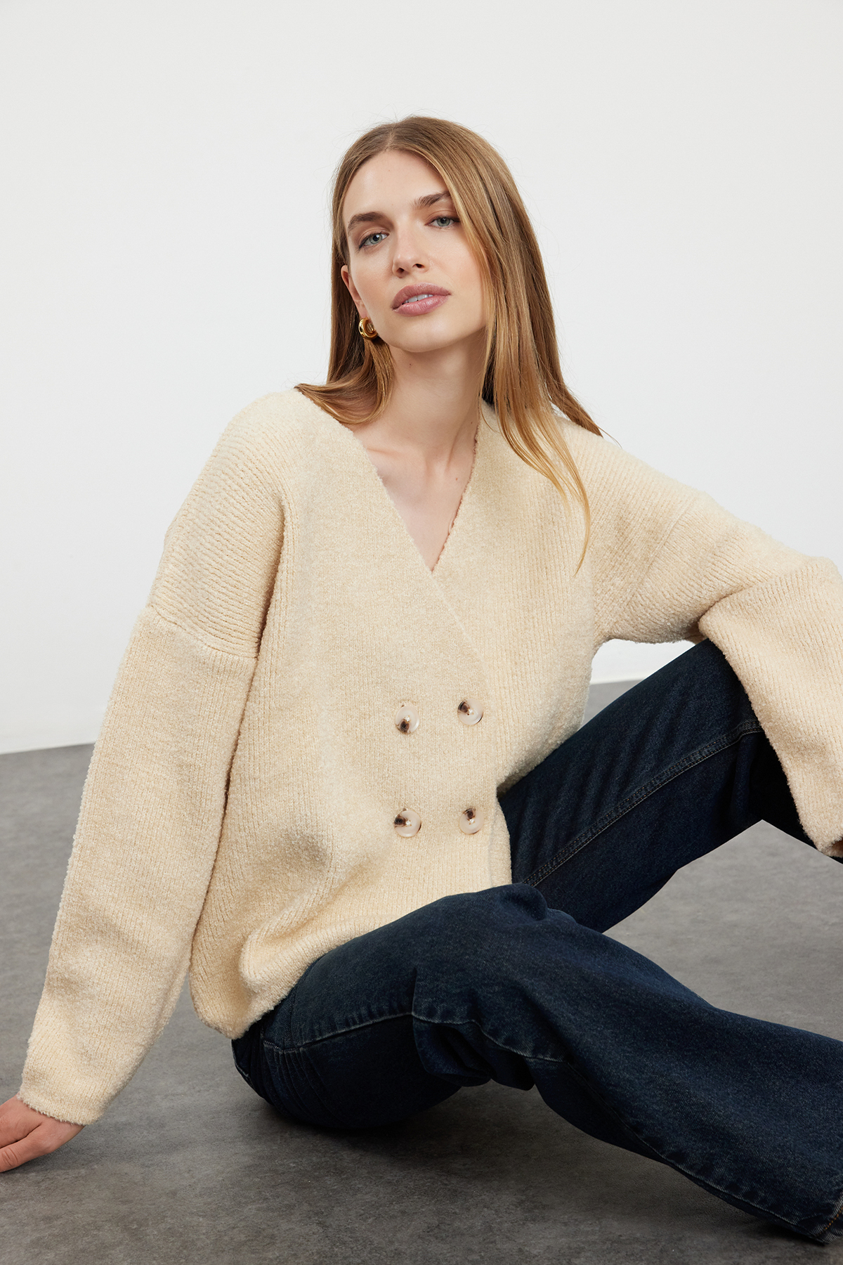 Trendyolmilla  Taş Yumuşak Dokulu Kruvaze Triko Hırka TWOAW25HI00163