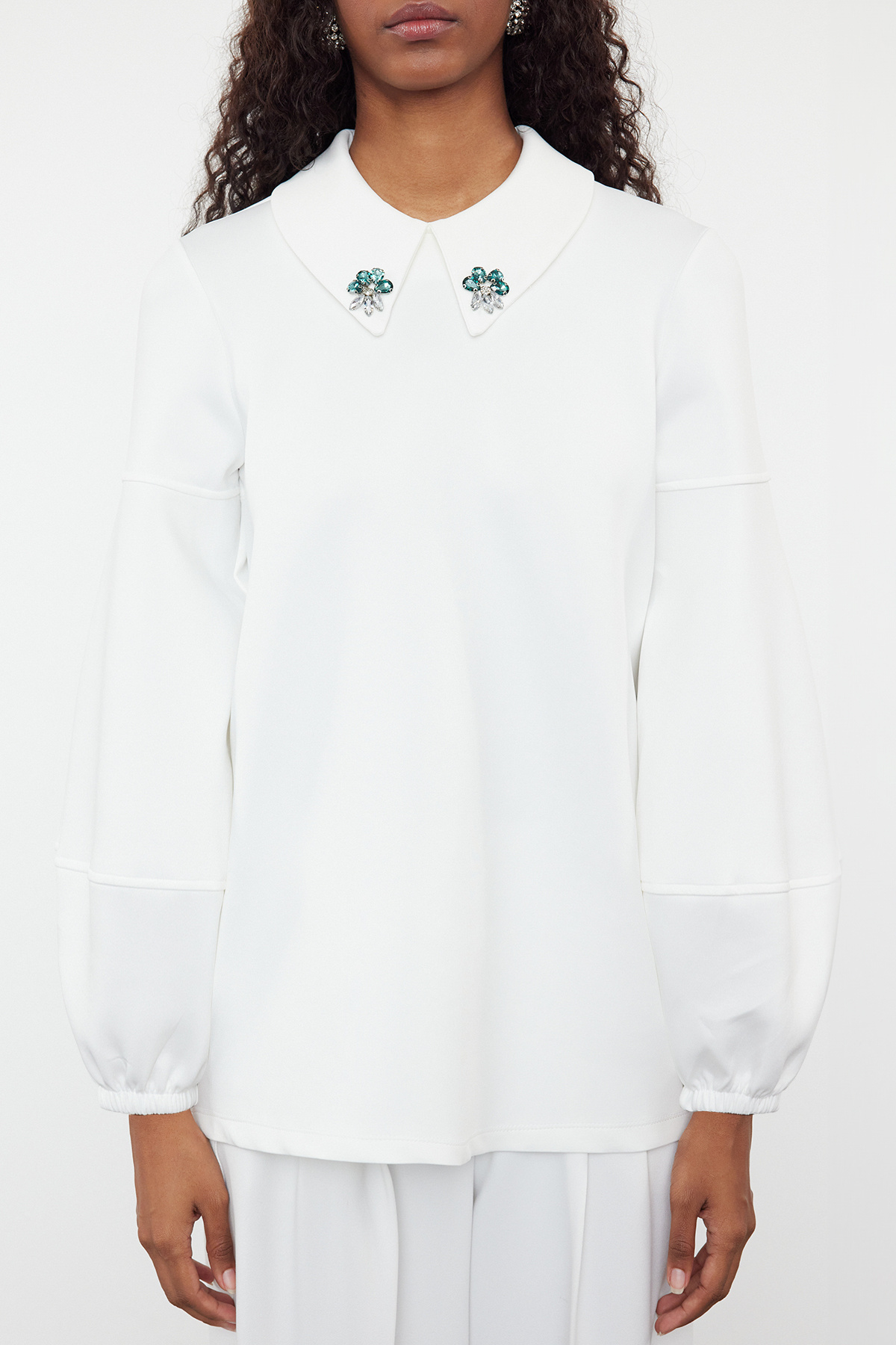 Trendyol Modest-Gestrickte Tunika mit Polokragen und Accessoire-Detail - TCTAW25UK00005 3