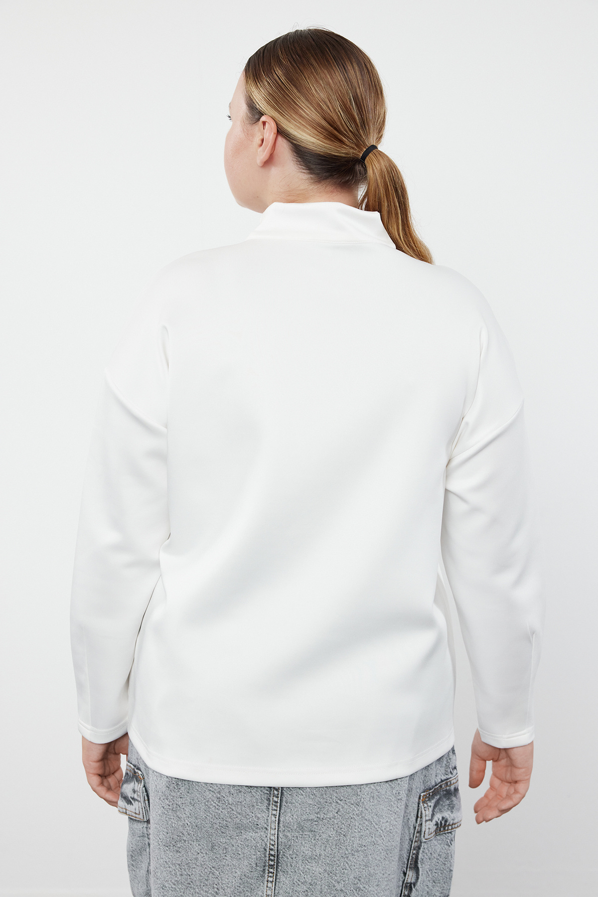 Trendyol Curve-Bluza z dzianiny w kolorze ecru, duży rozmiar, ze stójką, szeroki krój TBBSS24AO00000 5