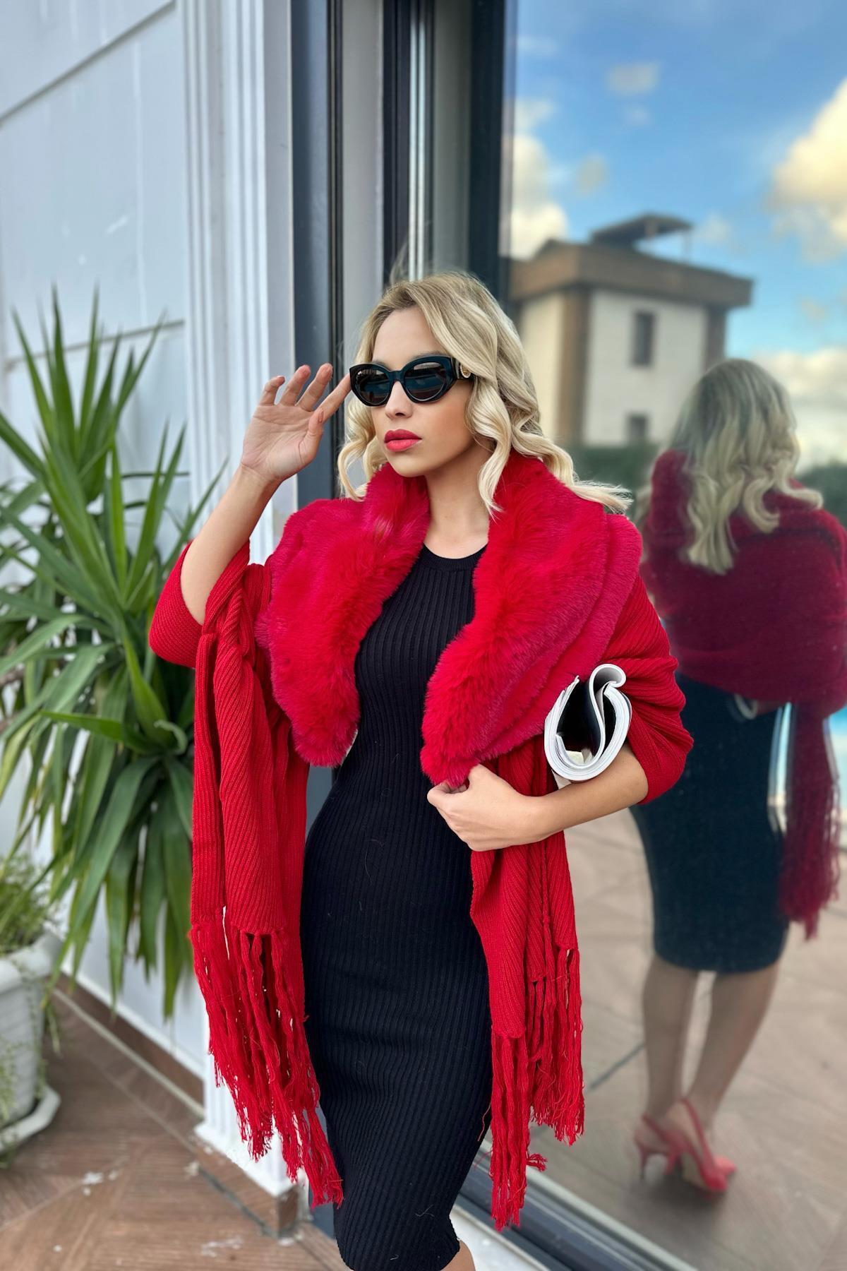 For Angels Kırmızı Yakası Kürklü Püsküllü Panço 2370503STD