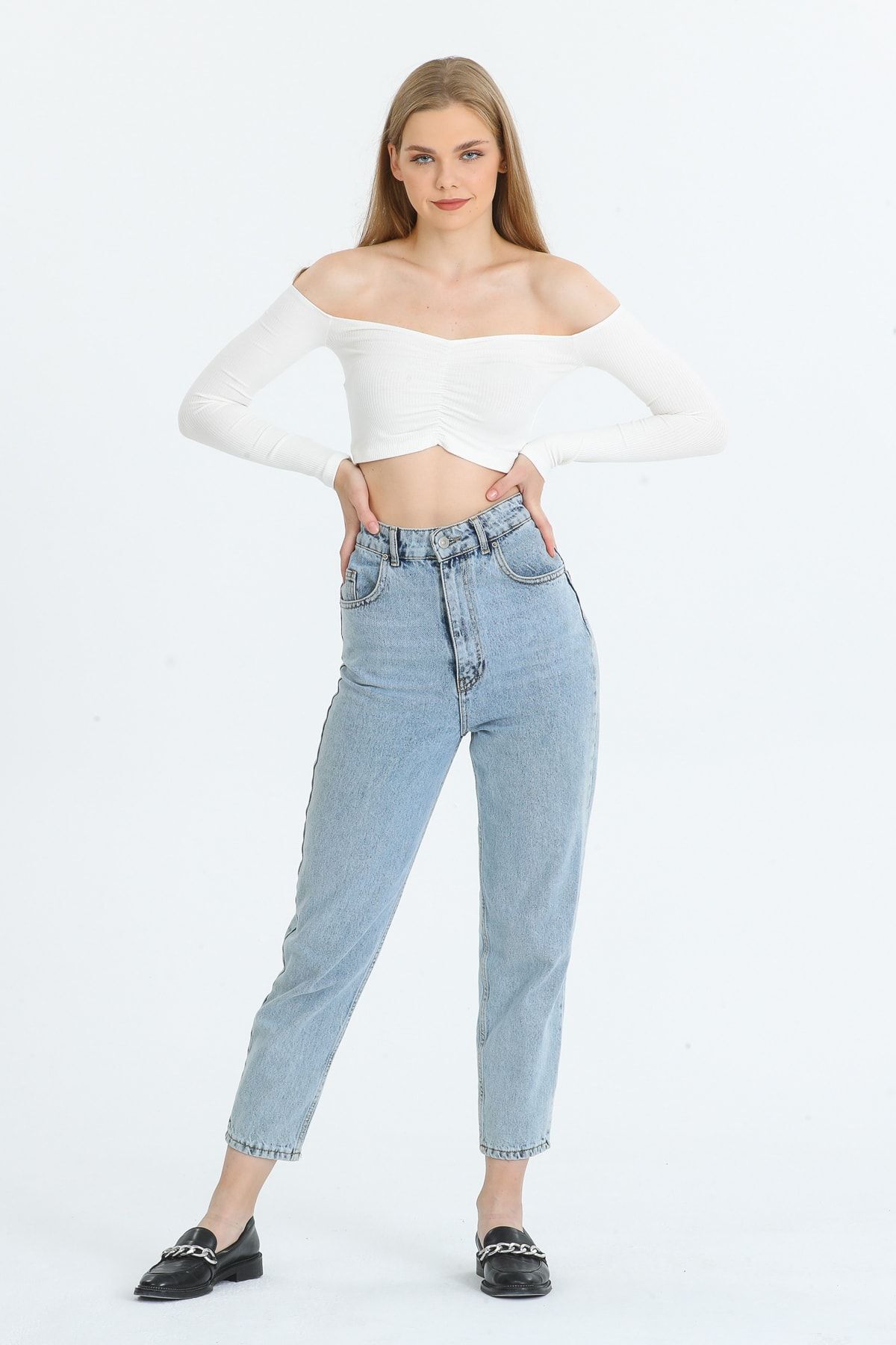 White Color Shoulder Open Long Sleeve Crop ( Narrow Mold )