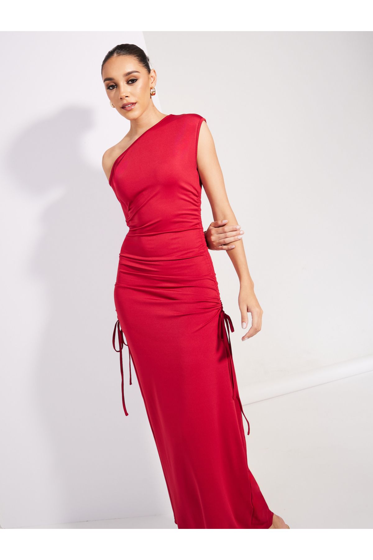 Styli-Ruched Side Asymmetric Neck Bodycon Maxi Dress 2