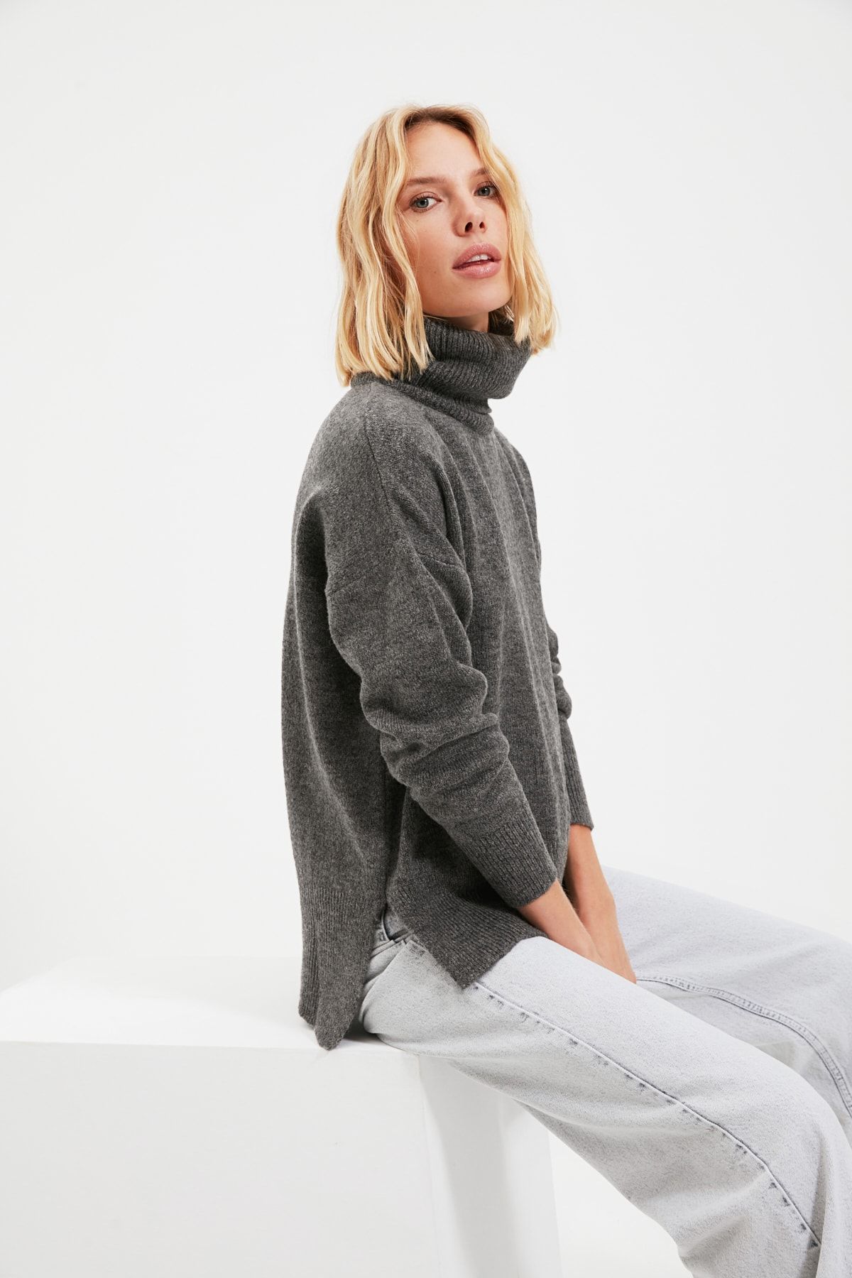 Trendyol Collection-Anthrazitfarbener Rollkragenpullover mit weicher Struktur TWOAW20XS0026 7