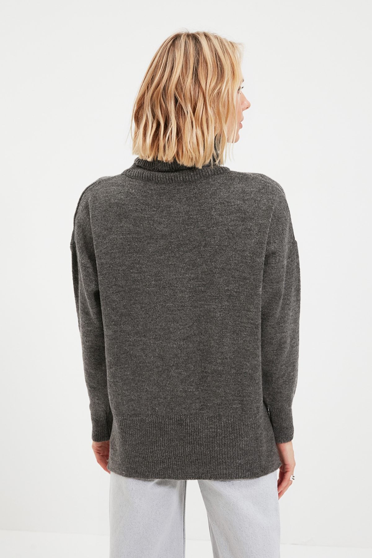 Trendyol Collection-Anthrazitfarbener Rollkragenpullover mit weicher Struktur TWOAW20XS0026 9