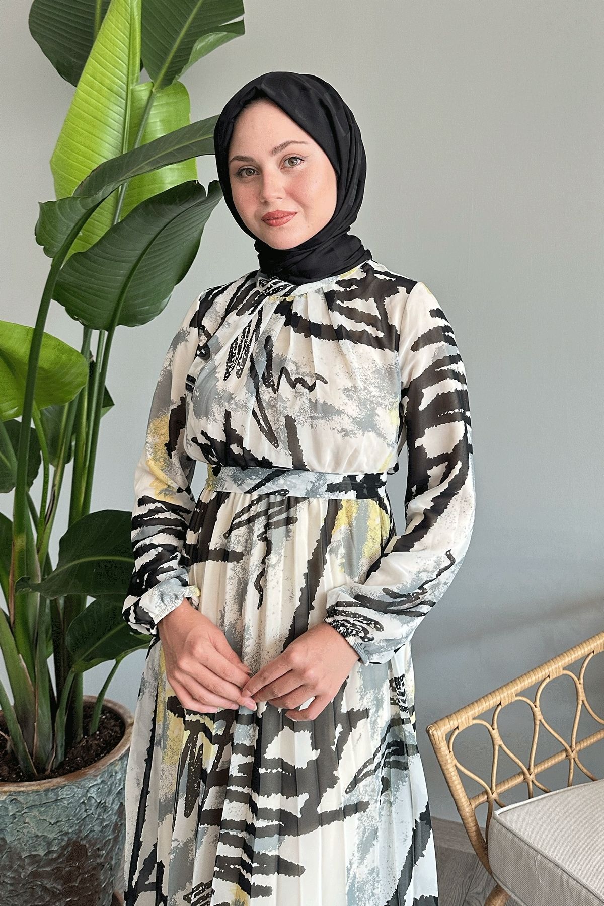 InStyle-Rochie gri din șifon - model cu dungi mixte 2