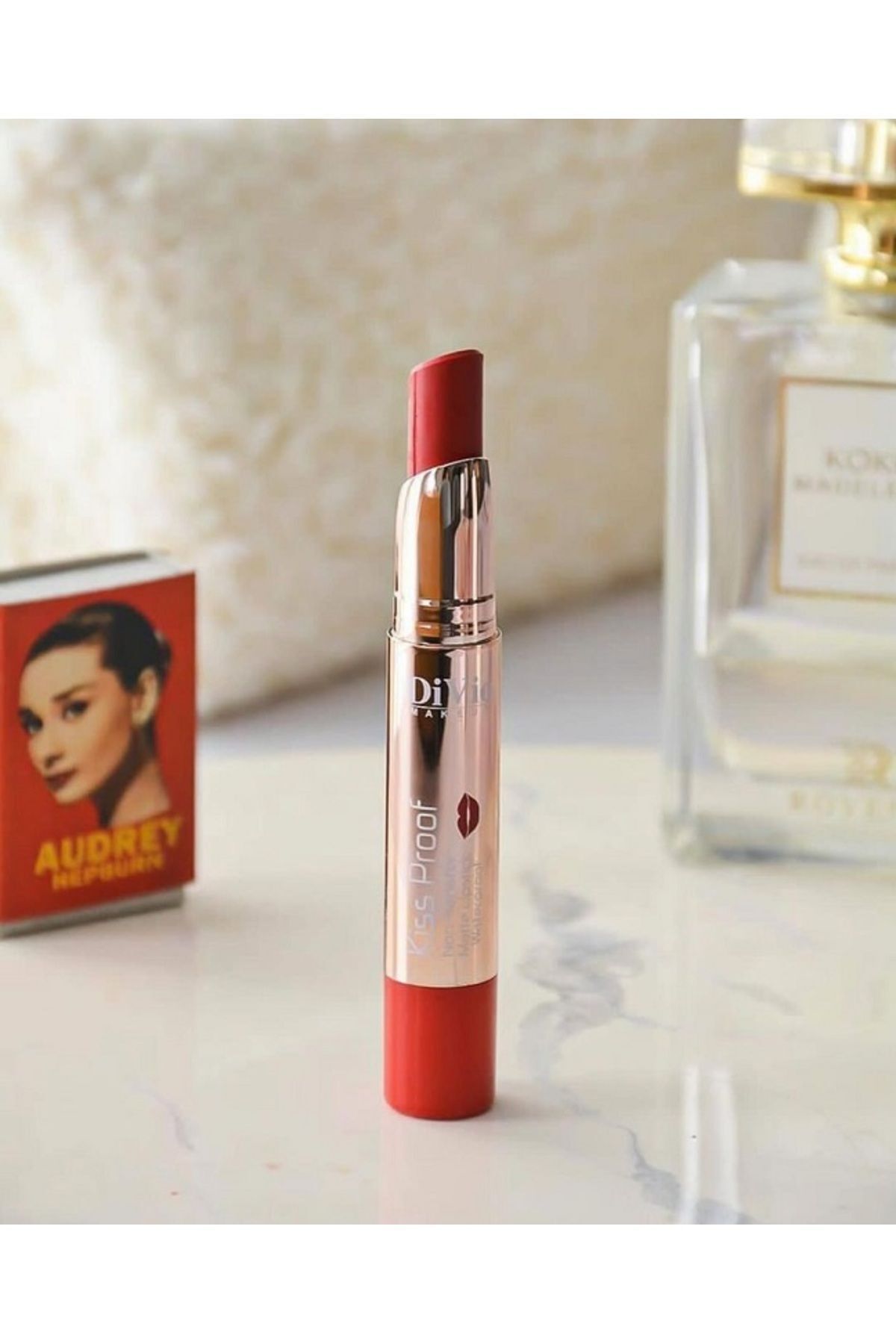 DiVio Lipsticks Kiss Prood ( 24 Saat Kalıcı Ruj ) 03