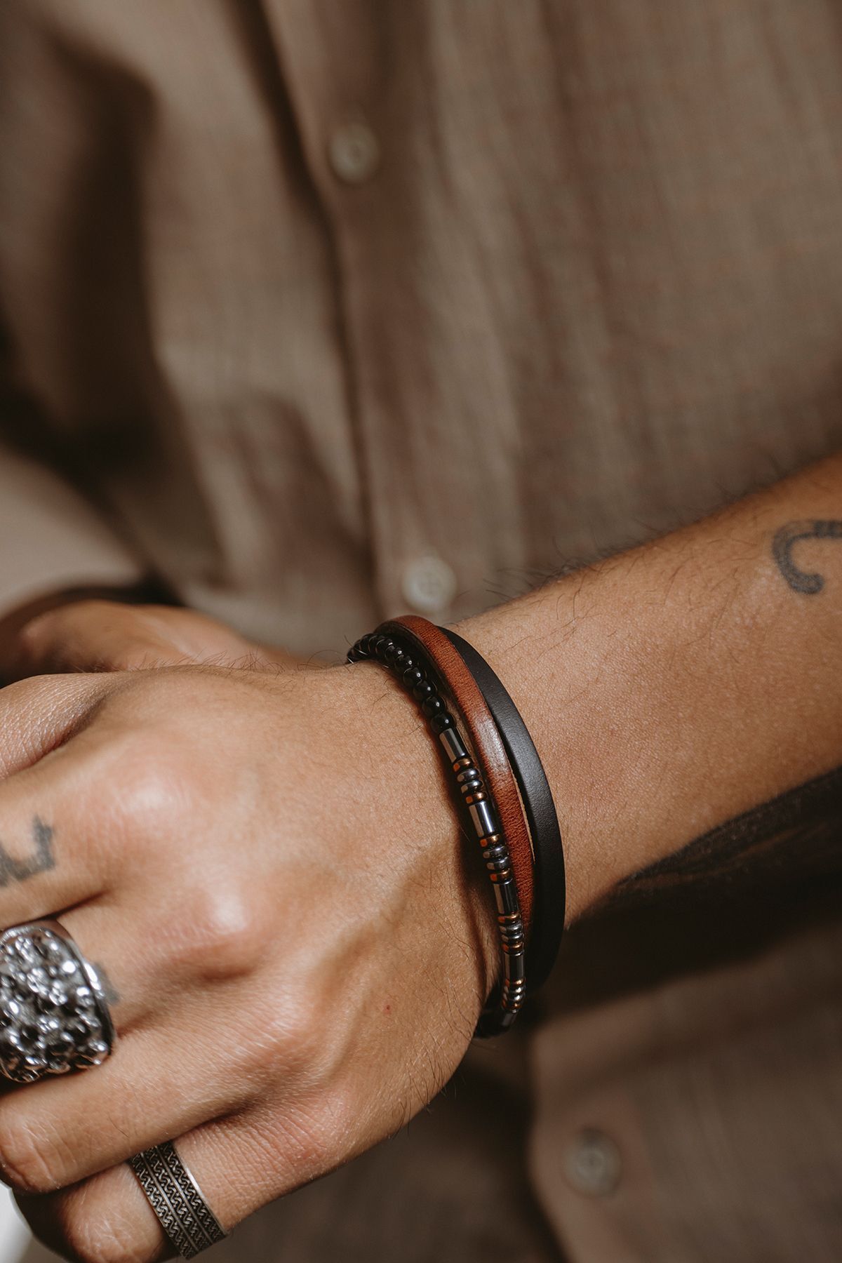 Hakiki Deri Siyah ve Taba Şeritli Hematitli Bileklik thumbnail 2