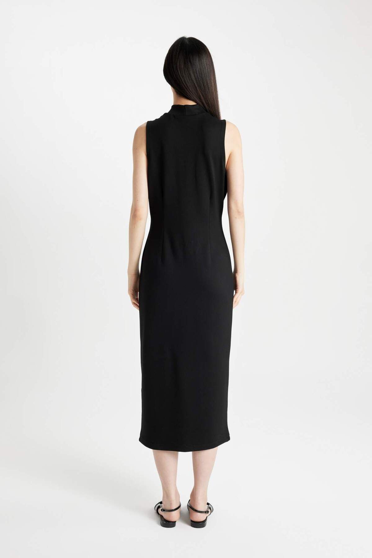 Bodycon Vücudu Saran Basic Düz Yarım Balıkçı Yaka Siyah Kolsuz Midi Elbise Y8841az23au