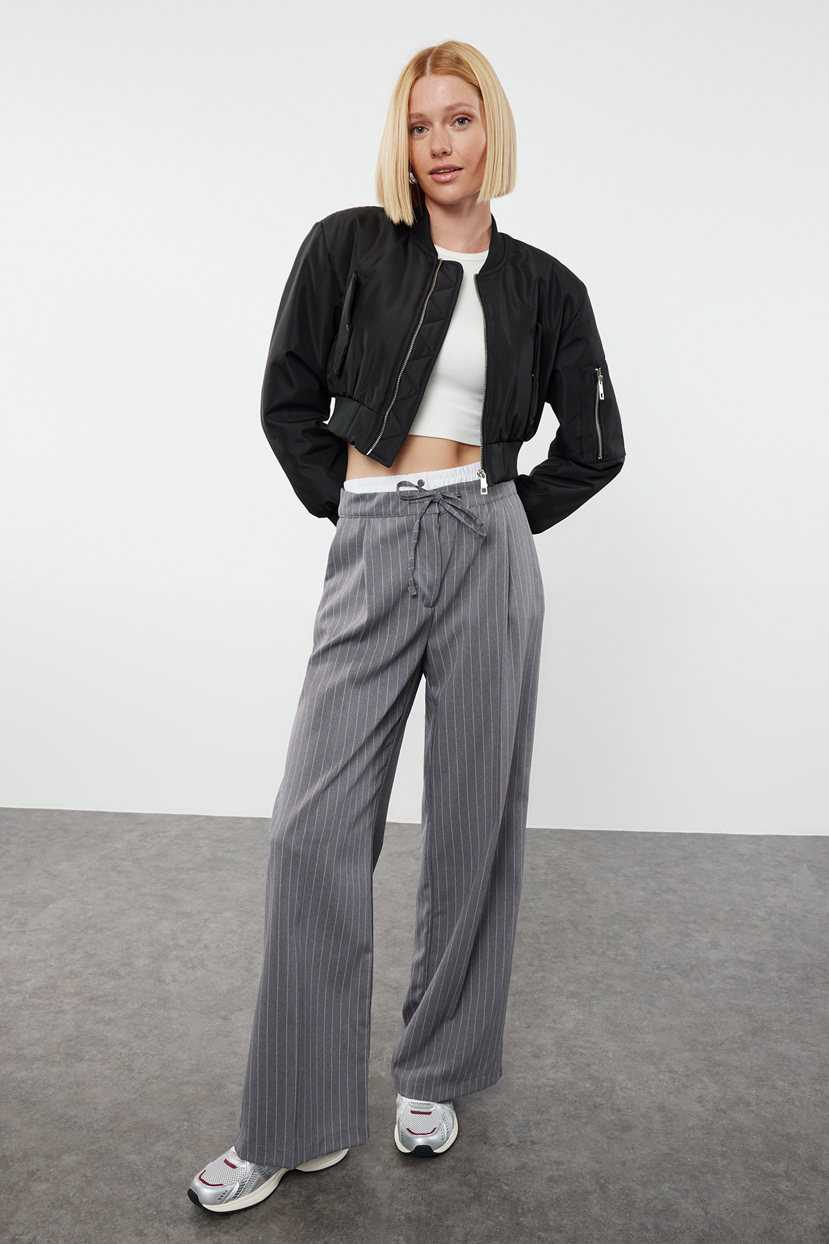 Trendyolmilla  Gri Boxer Detalı Wide Leg/Geniş Paça Dokuma Kumaş Pantolon TWOAW25PL00014 - Görsel 2