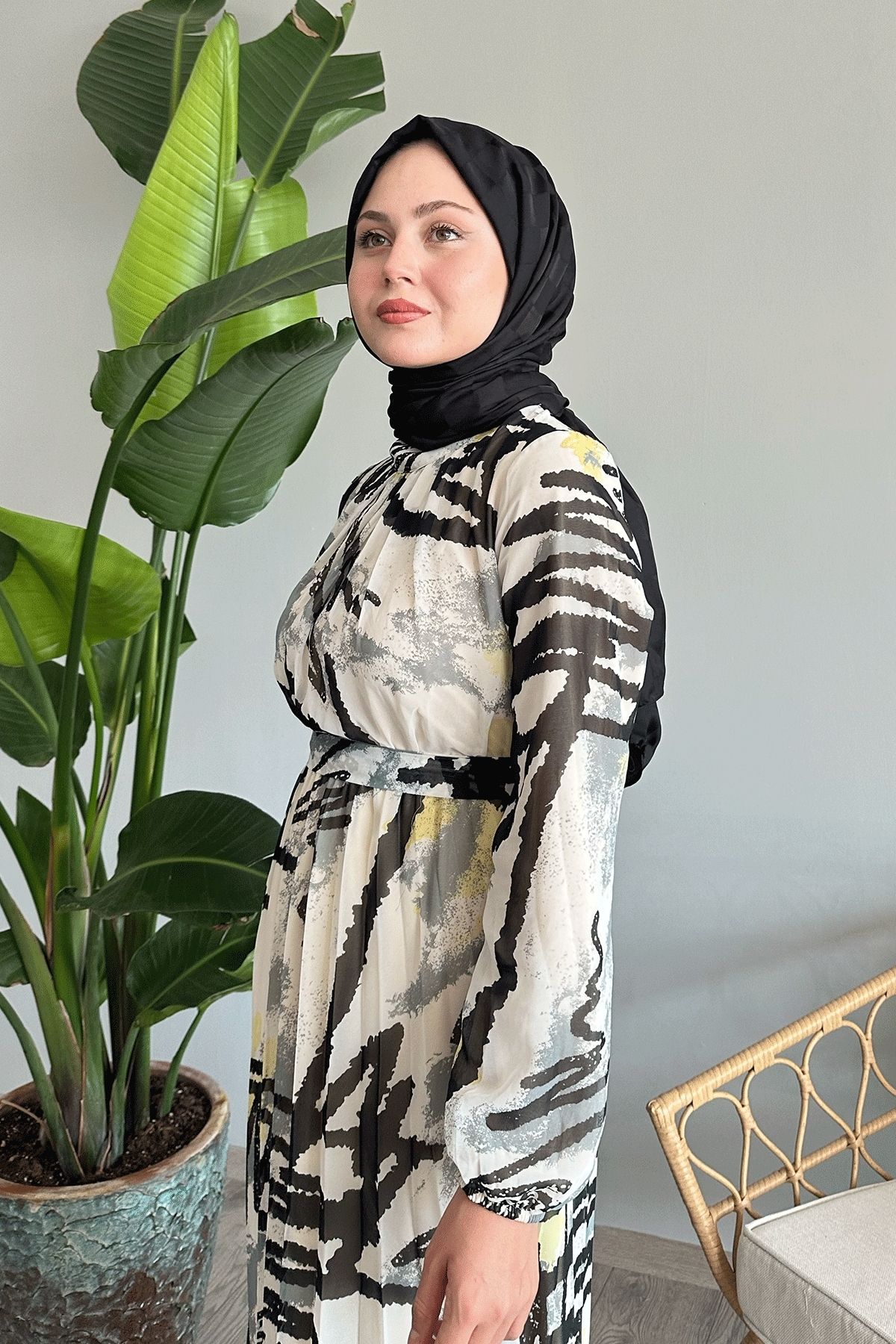 InStyle-Rochie gri din șifon - model cu dungi mixte 4