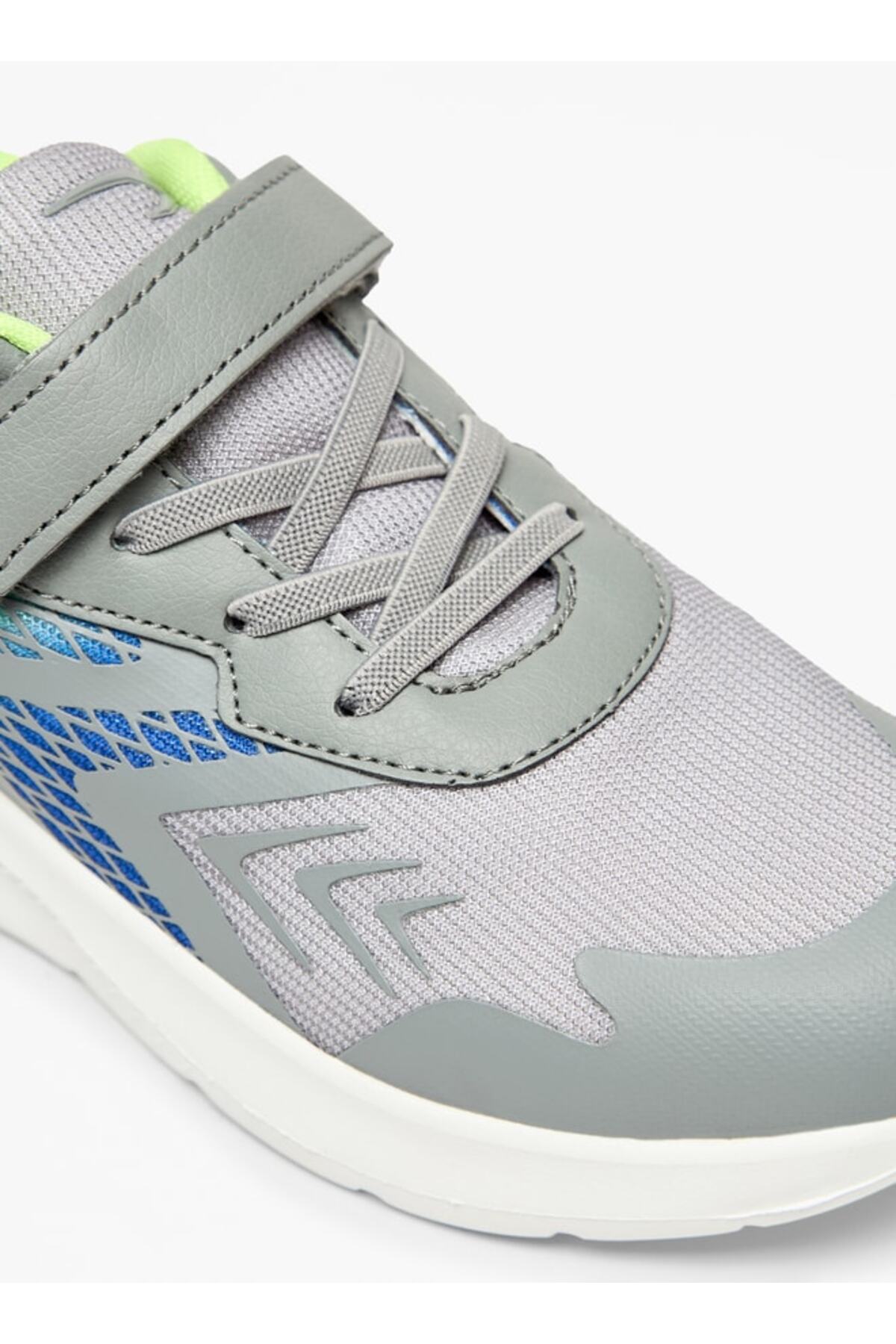 Dash-Colourblock Sports Shoes with Hook and Loop Closure 5
