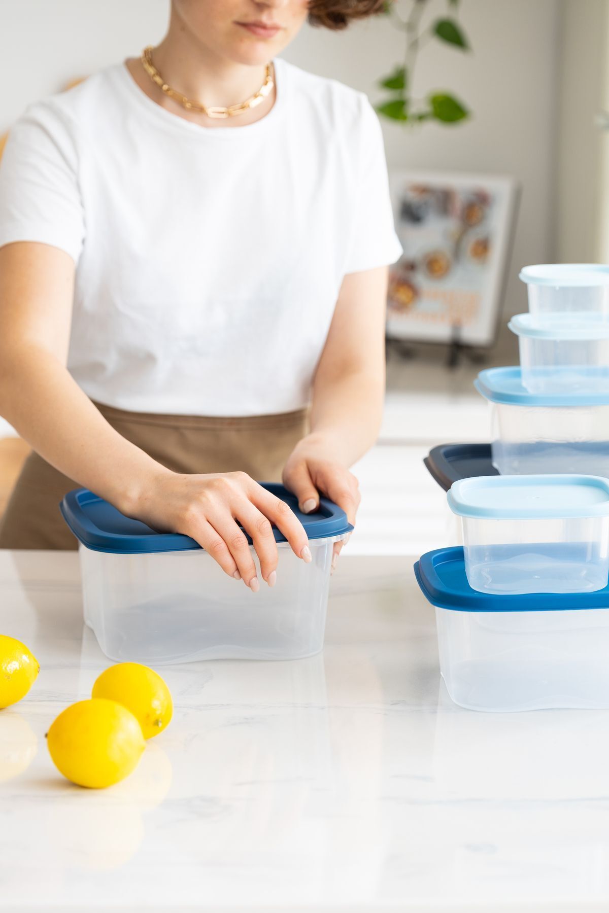 simplicity-Set of 7 Rainbow Food and Food Storage Containers Square Suitable for Deepfreeze and Microwave Use 3