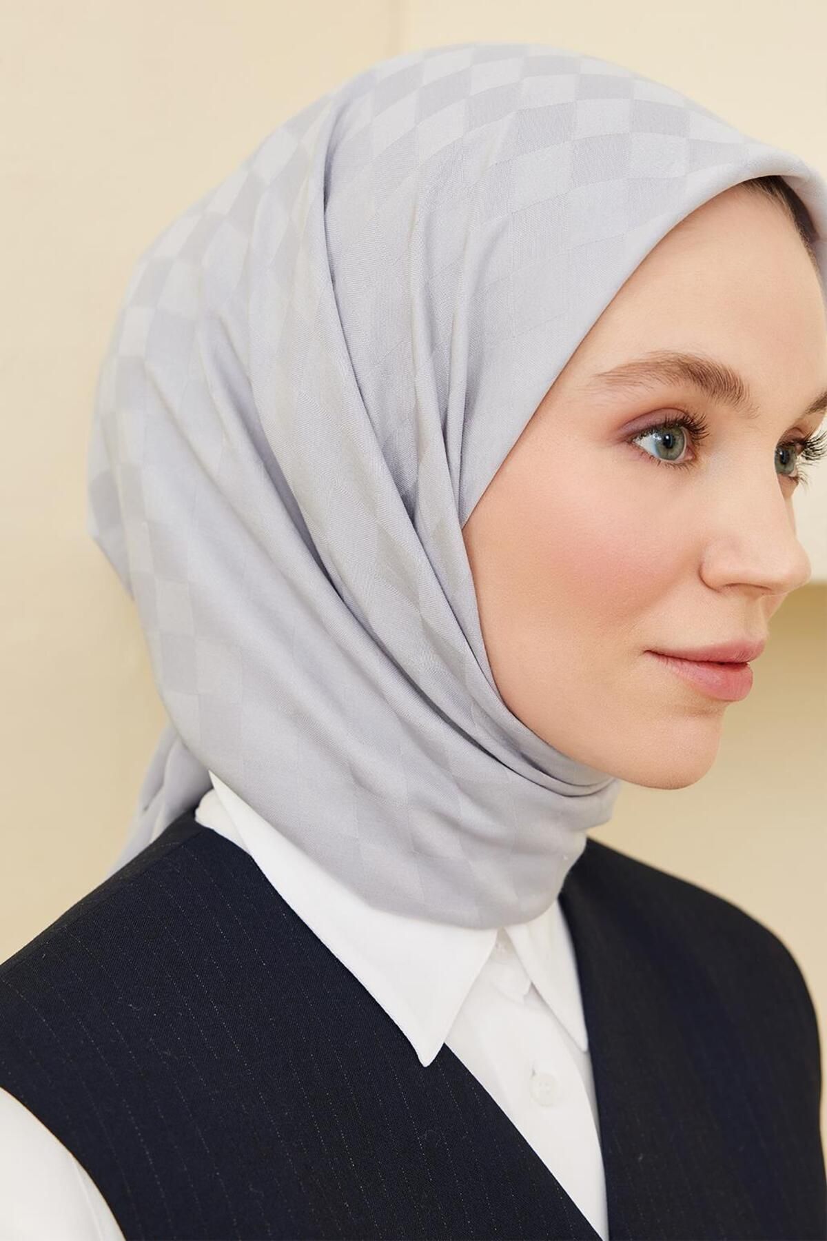 روسری نقرهای الگوی نقره ای اورجینال Qef