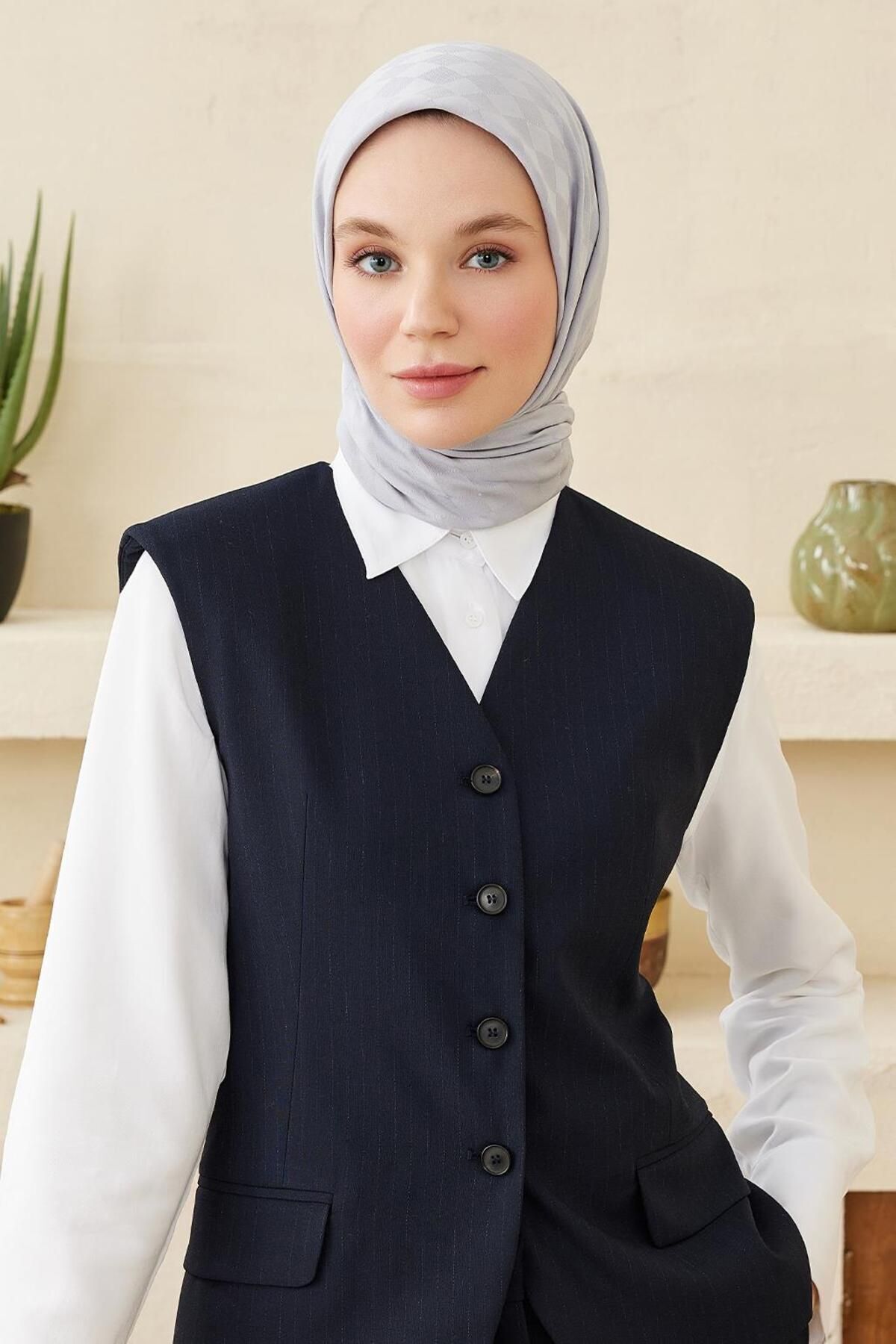 روسری نقرهای الگوی نقره ای اورجینال Qef