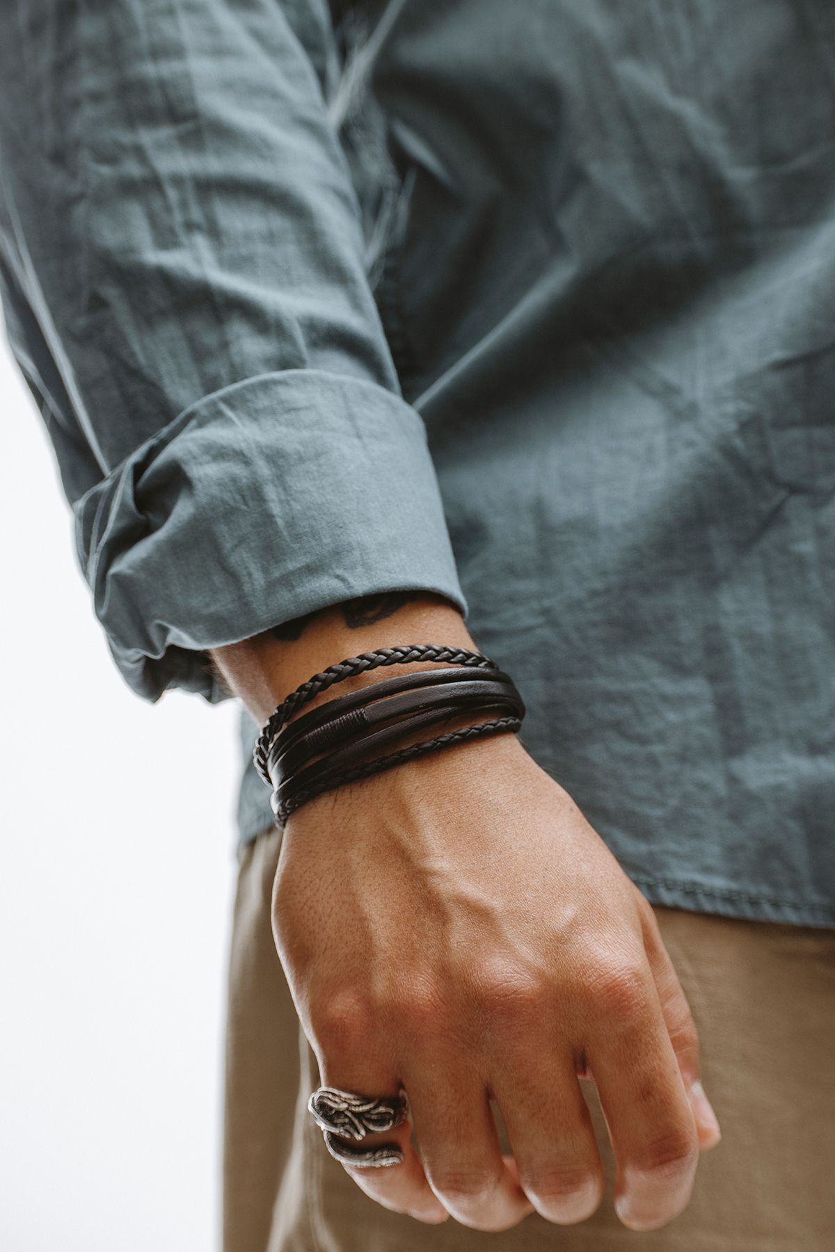 Hakiki Deri Çoklu Siyah Şeritli Saç ve Boru Örgülü Bileklik thumbnail 2