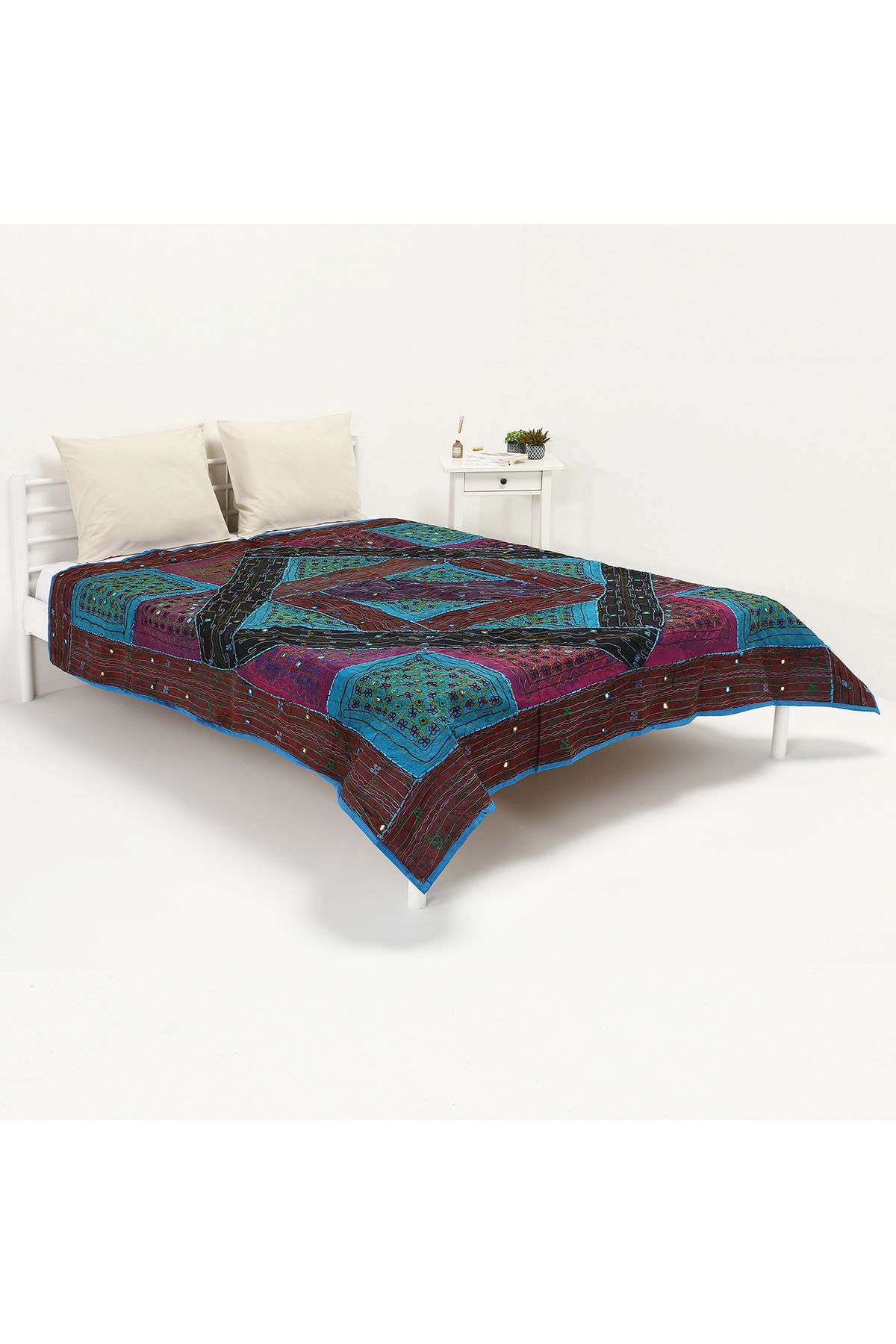 TUNCAY TEKSTİL-Patchwork Indian - Handwork Bed Frame with Mirror and Forty Patches 1
