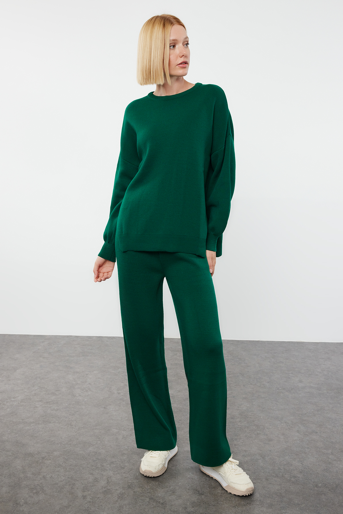 Trendyol Collection Smaragdgrüne Hose mit Ballonärmeln – Strickset TWOAW24AU00067