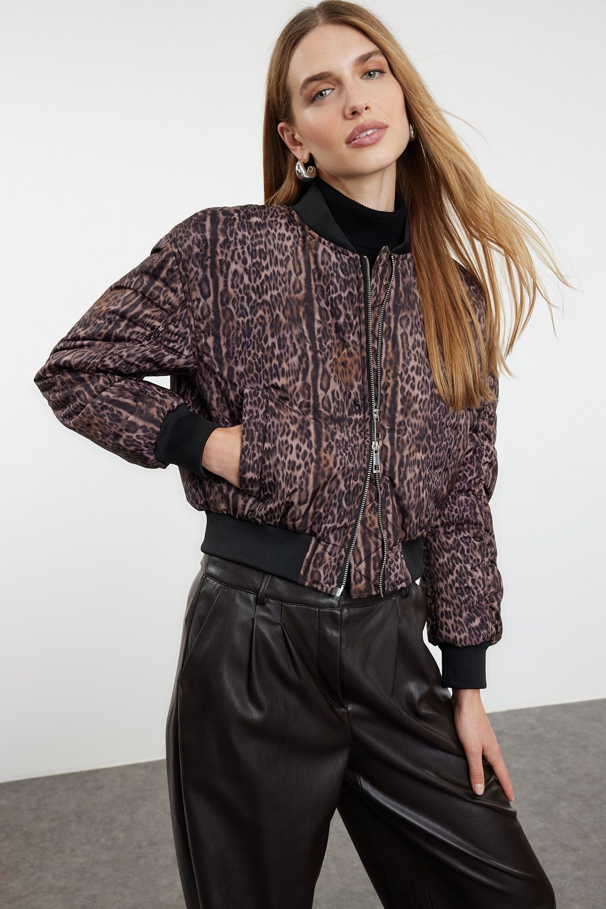 Trendyol Collection Brązowy, Pikowany Płaszcz Oversize Z Wzorem W Panterkę - Twoaw25mo00136 Kobieta - 2XS