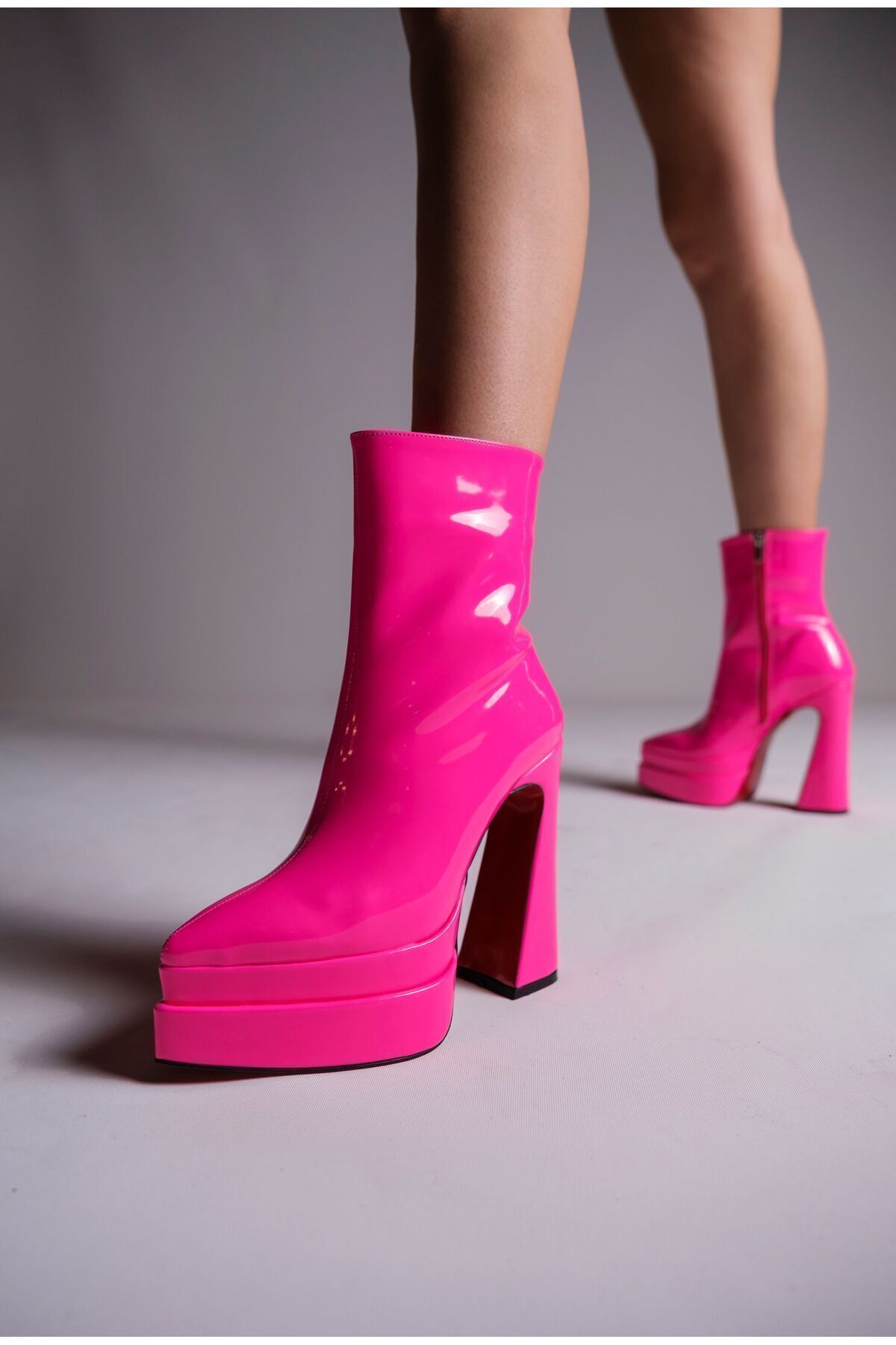 Hot pink platform boots 2025