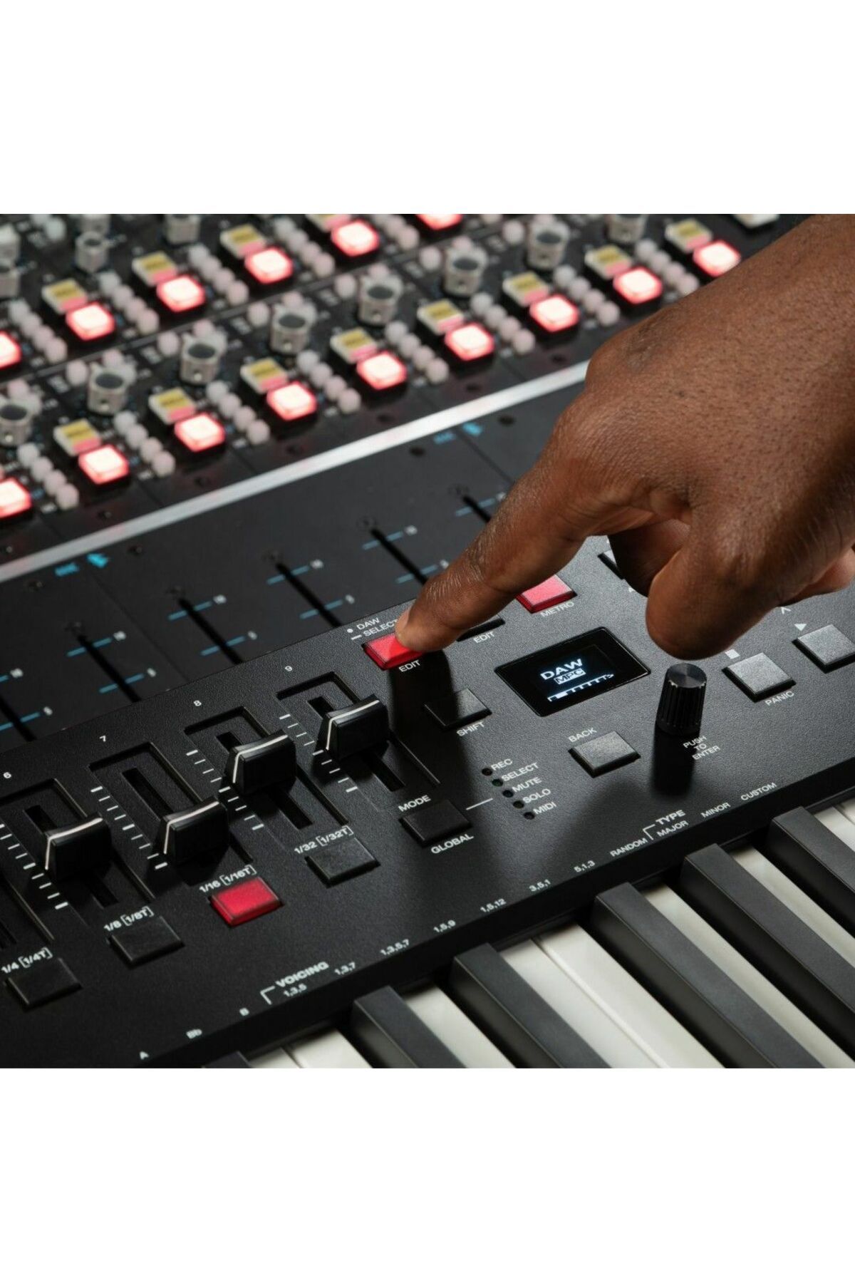 M-AUDIO-Oxygen Pro 49 - لوحة مفاتيح متوسطة الحجم، 49 مفتاحًا احترافيًا USB/وحدة تحكم متوسطة الحجم، مفتاح شبه ثقيل 4