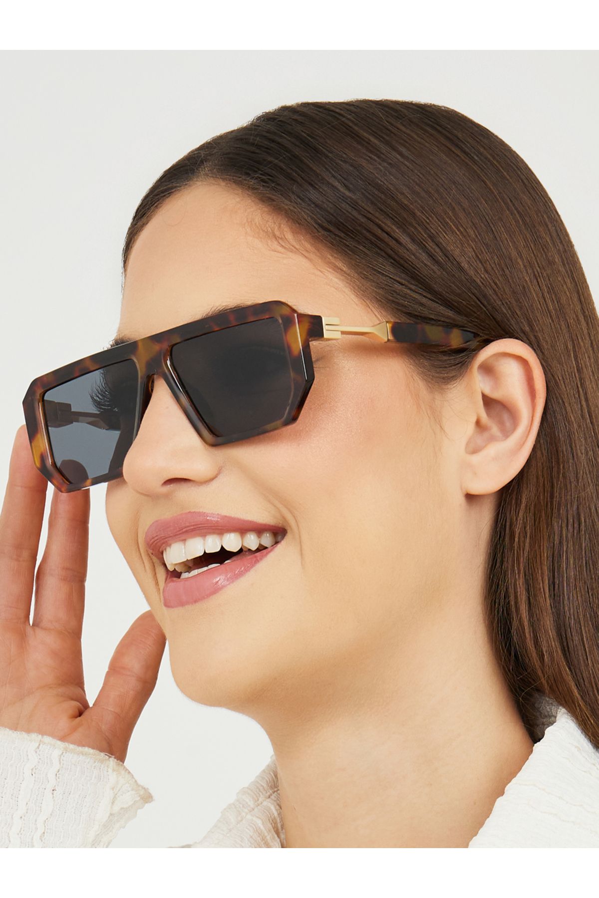 Styli-Tortoise Wide Frame Rectangle Sunglasses 2